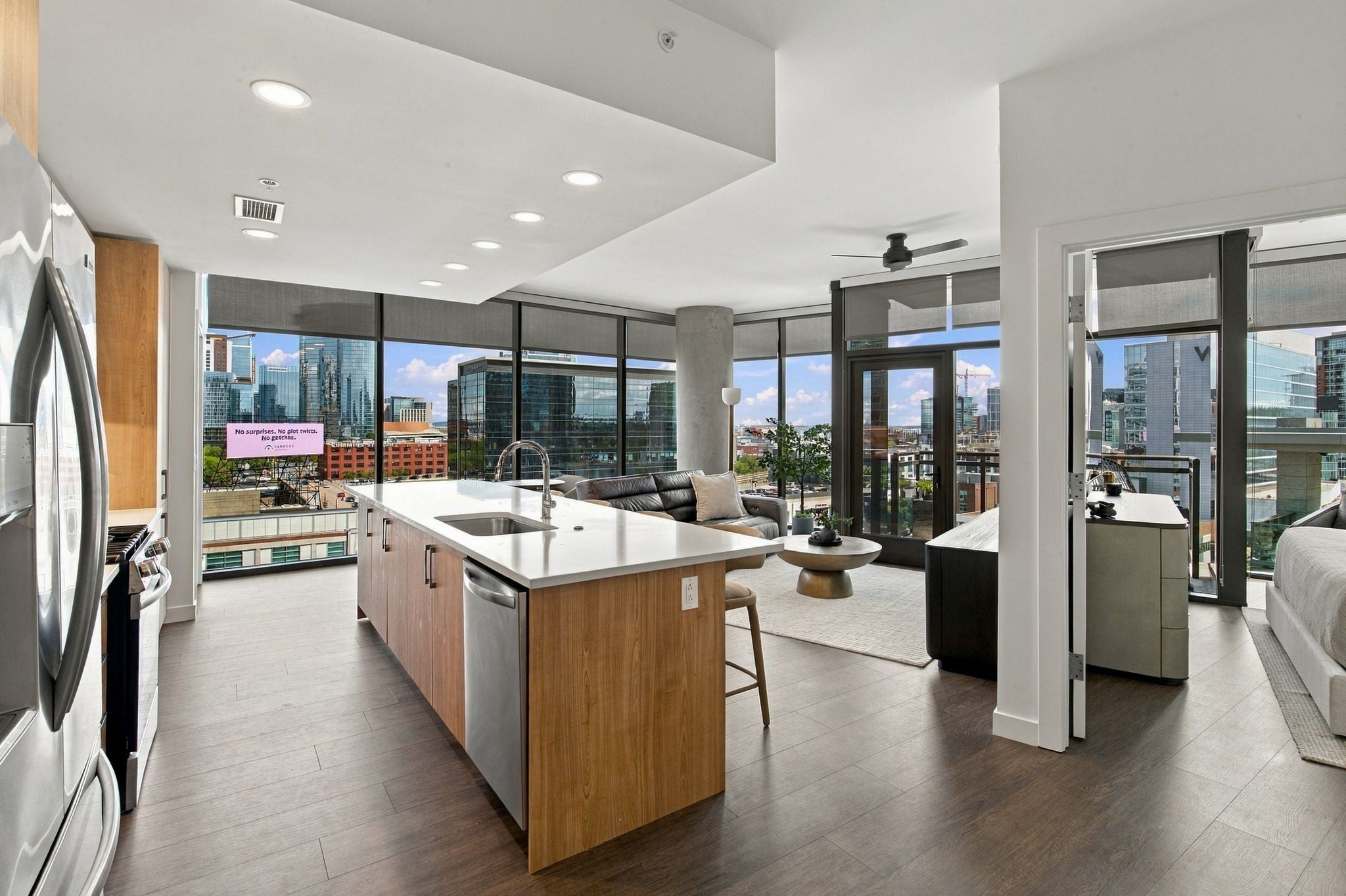 1212 Demonbreun St 715 — photo