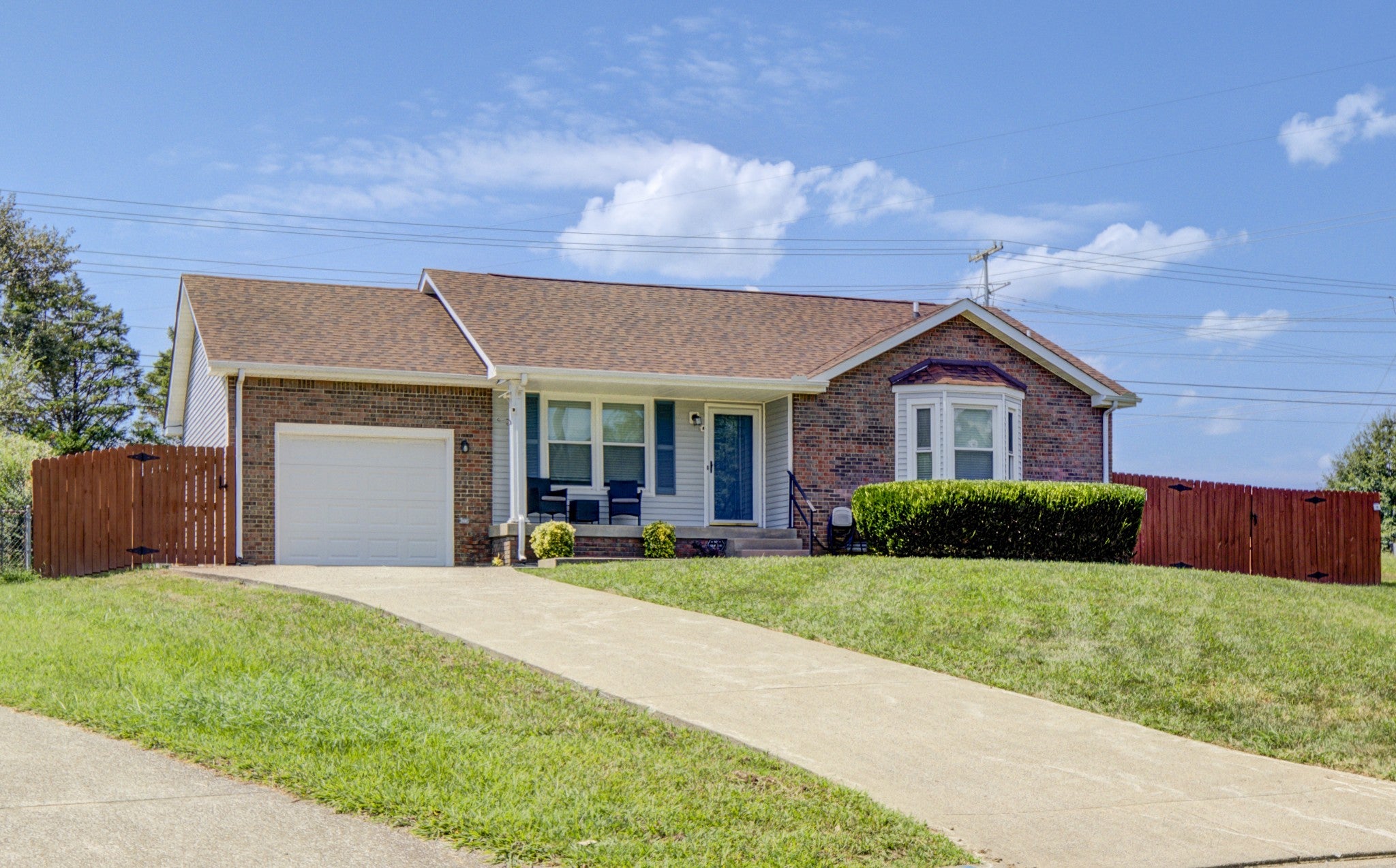 202 Bradley Ct — photo