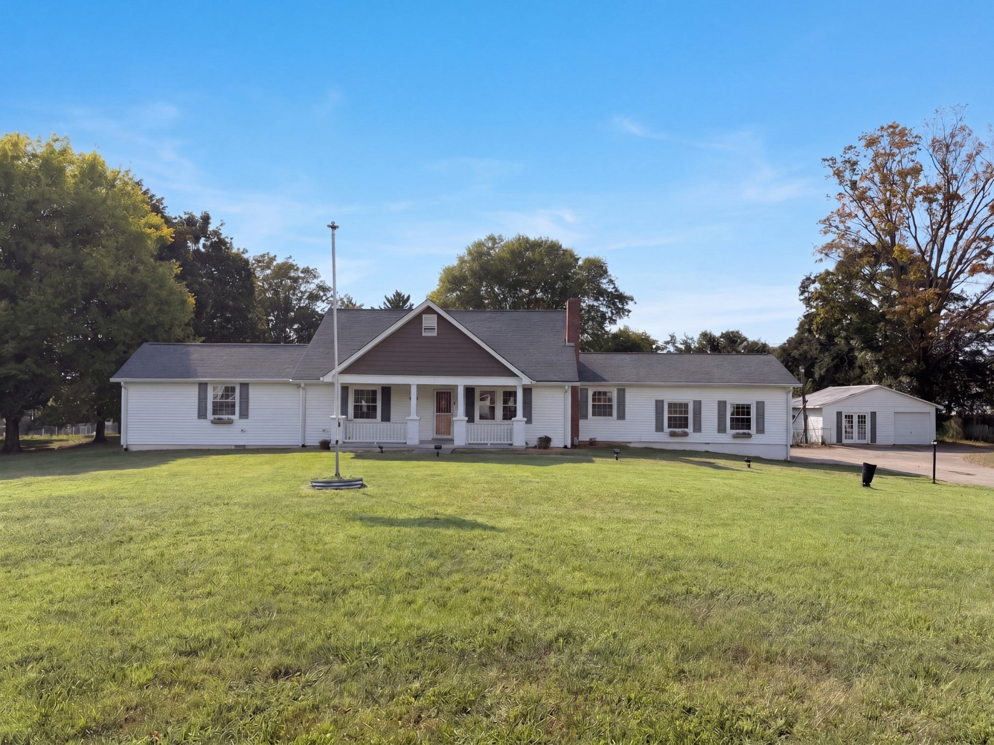 415 Hawkins Rd — photo