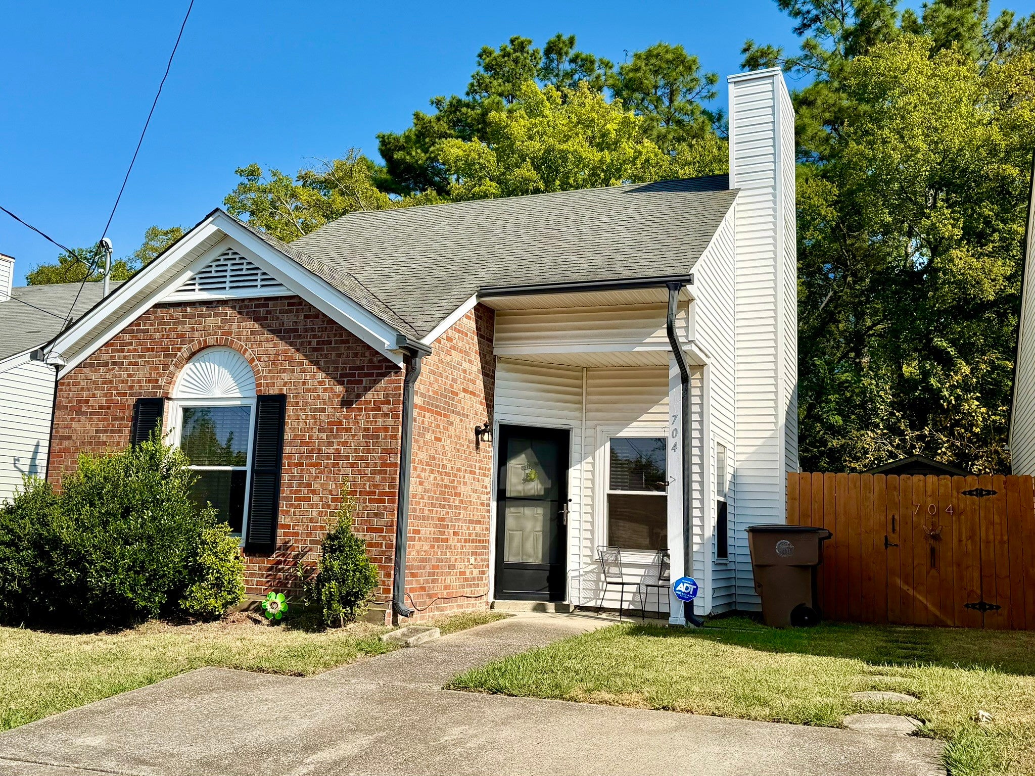 704 Maple Pl — photo
