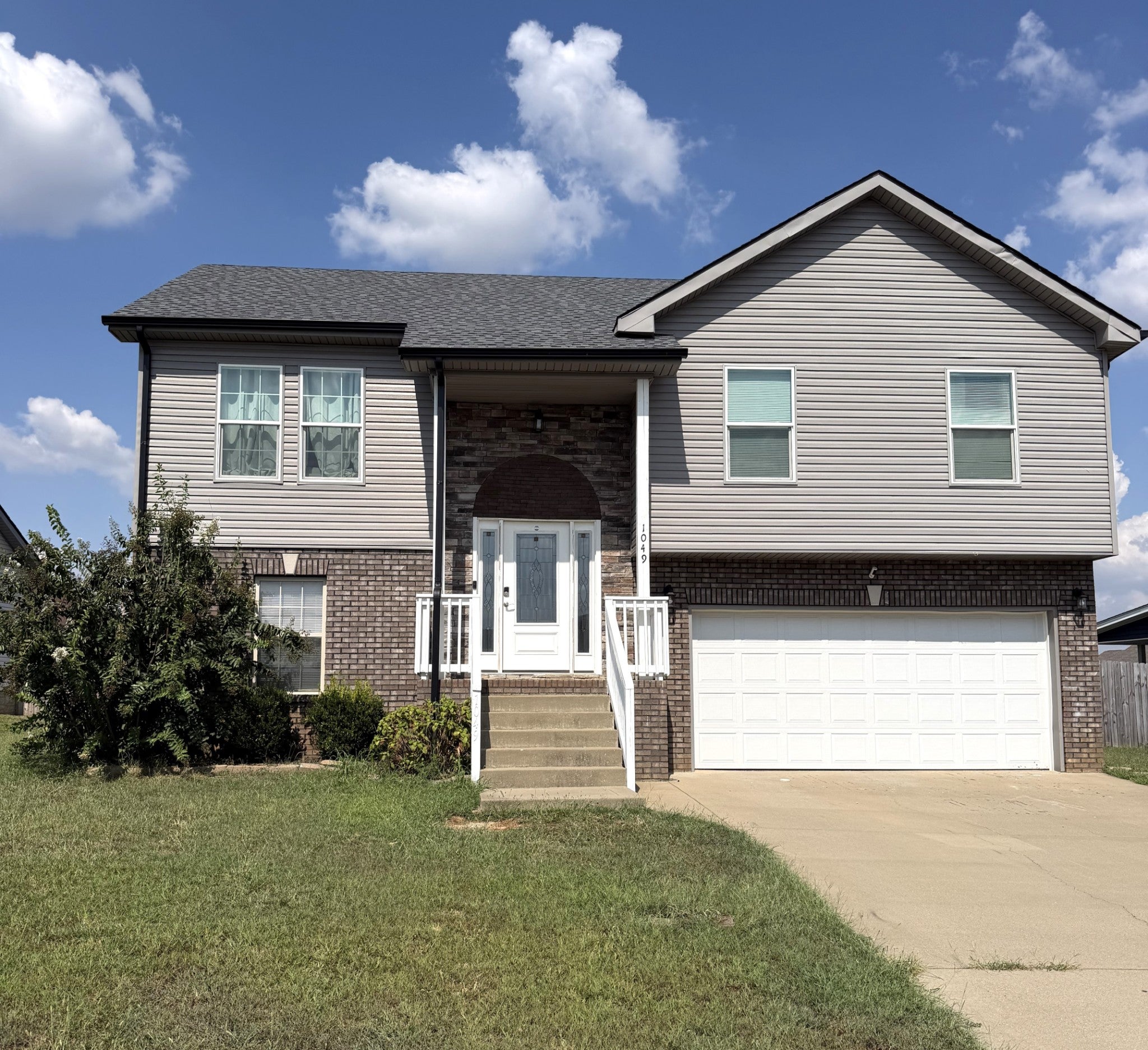 1049 Charles Thomas Dr — photo