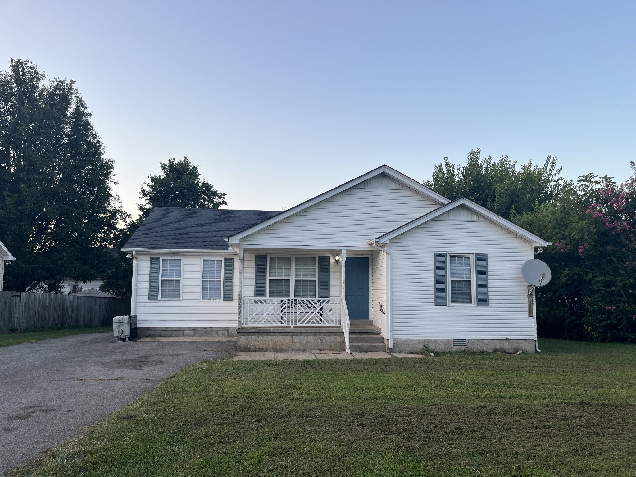 2047 Horncastle Dr — photo