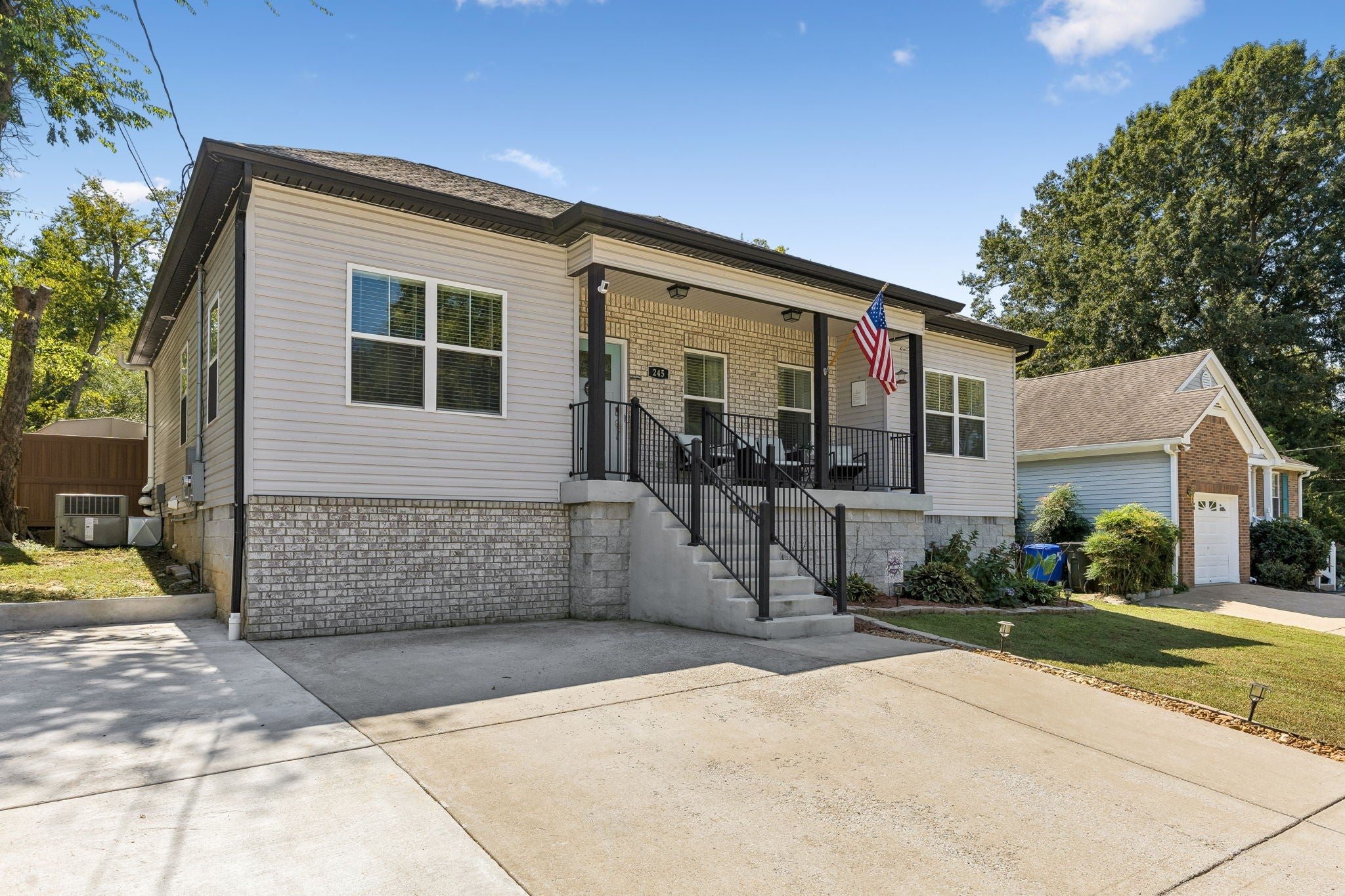 245 Valley Dr — photo