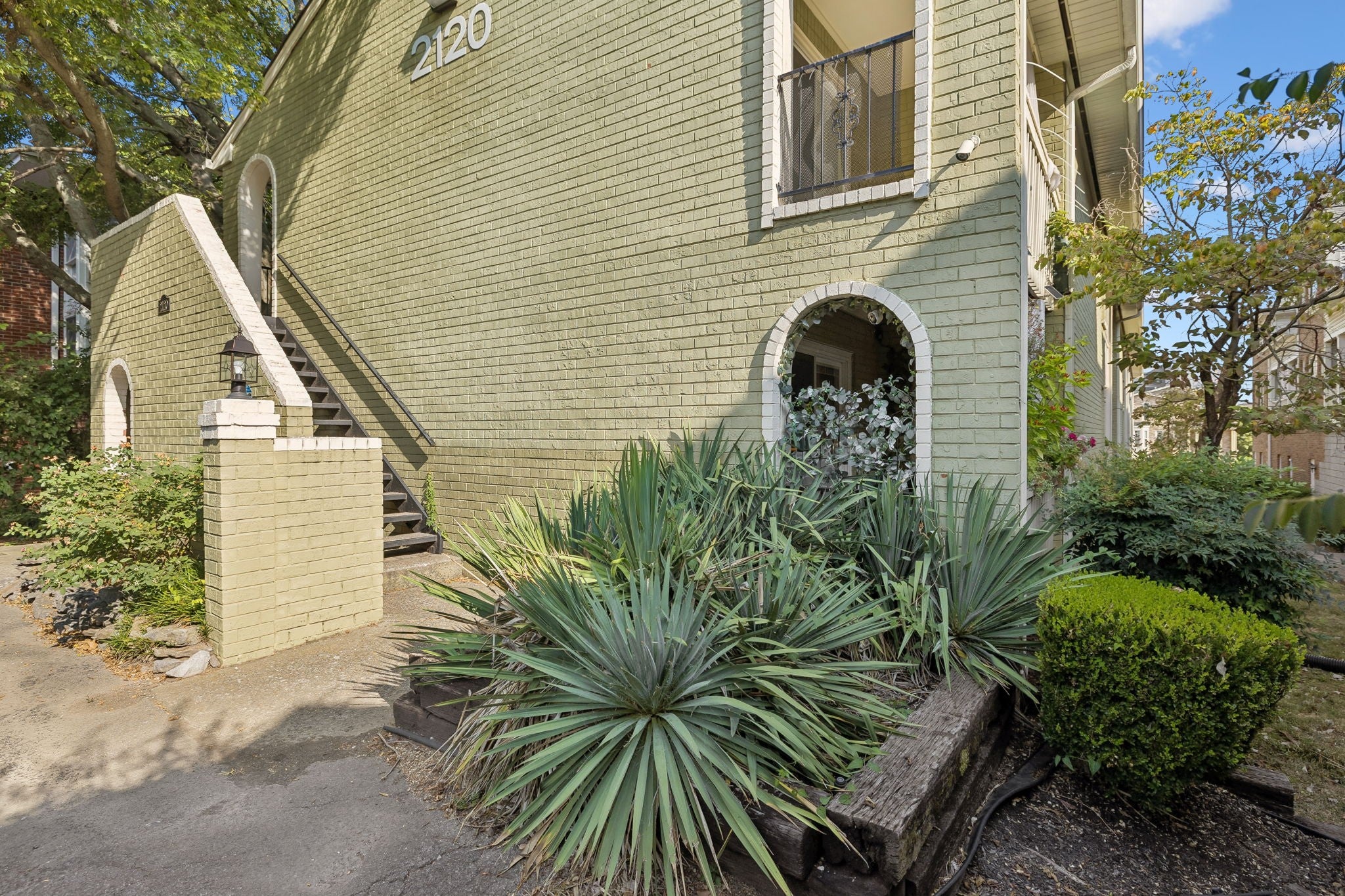 2120 Fairfax Ave 6 — photo
