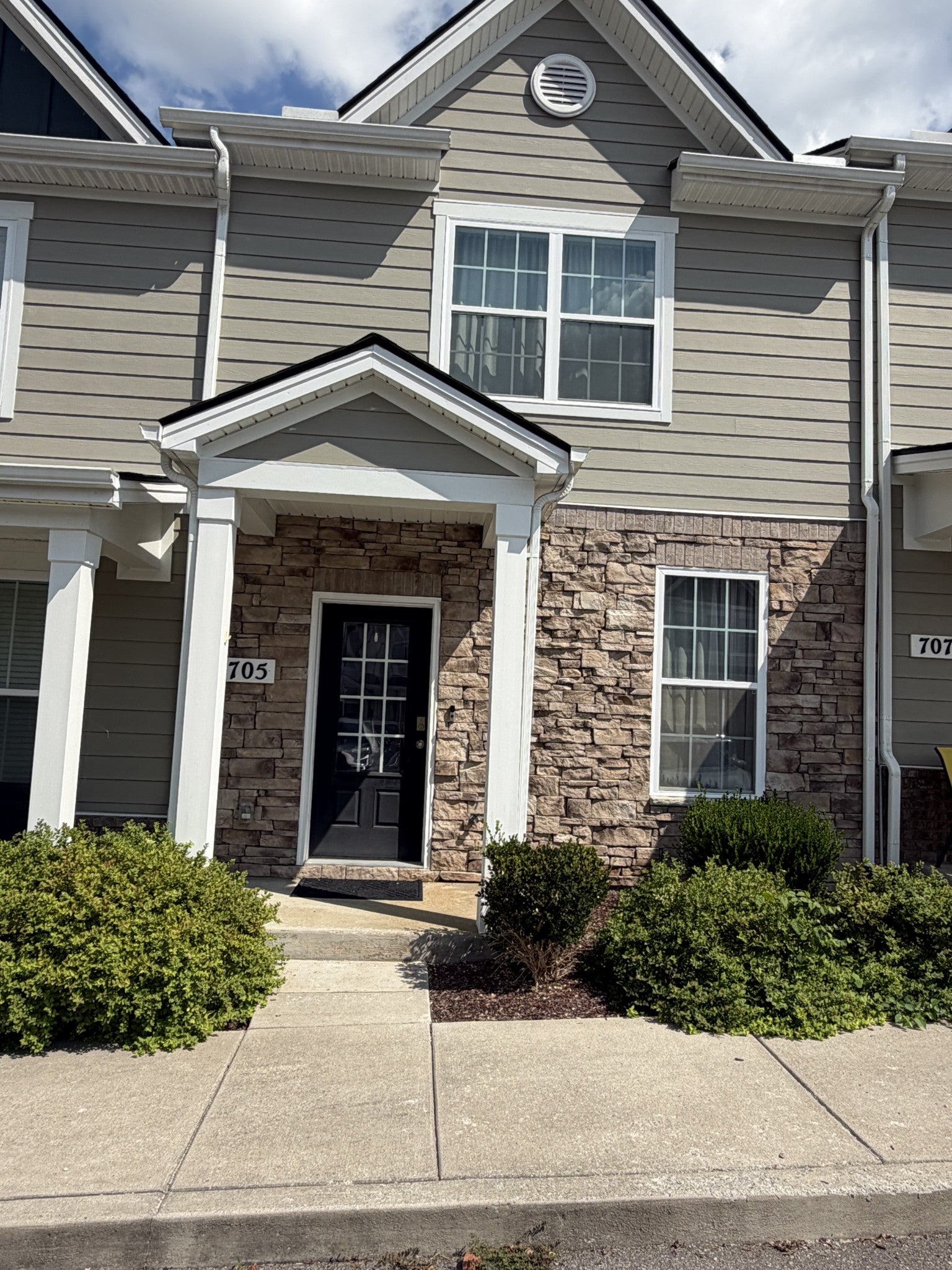 705 Dallas Dr — photo