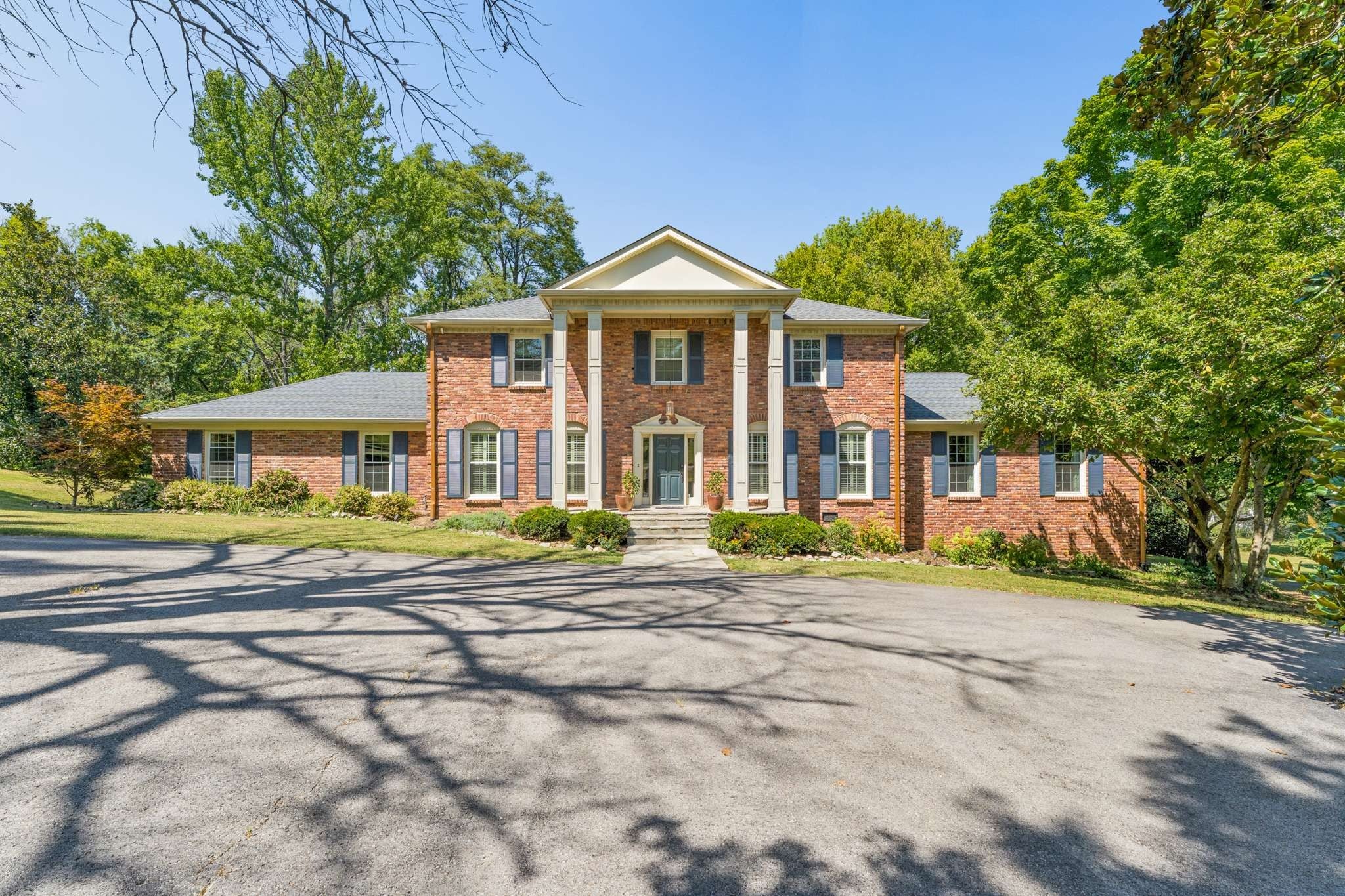 806 Willowdale Ct — photo
