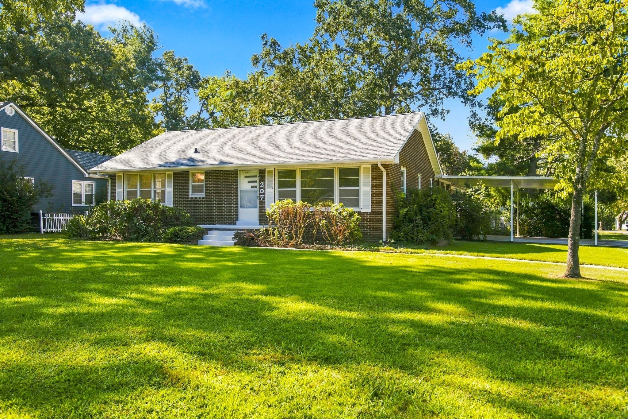 207 Sunset Dr — photo