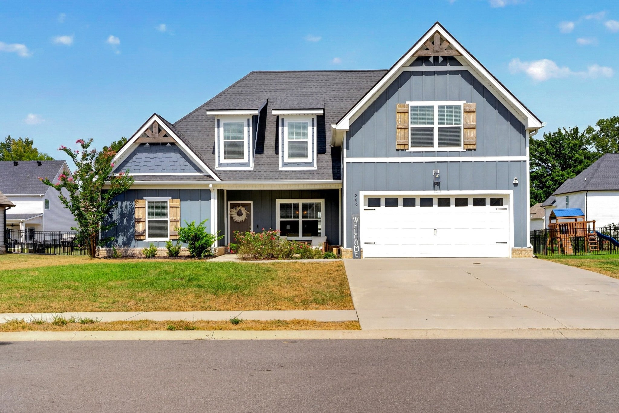 569 Bowden Dr — photo