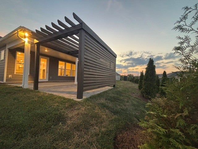 911 Bur Oak Rd — photo