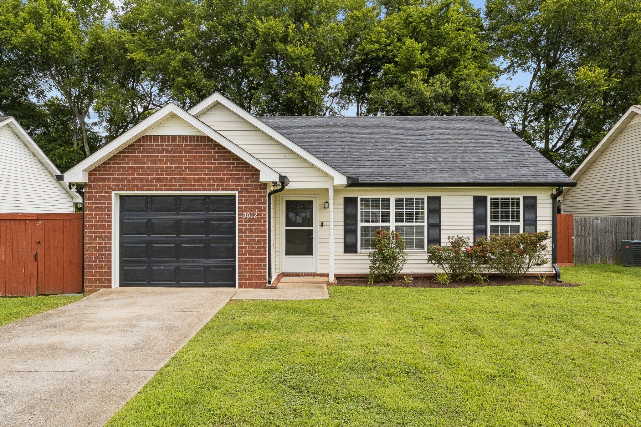 3012 Roscommon Dr — photo