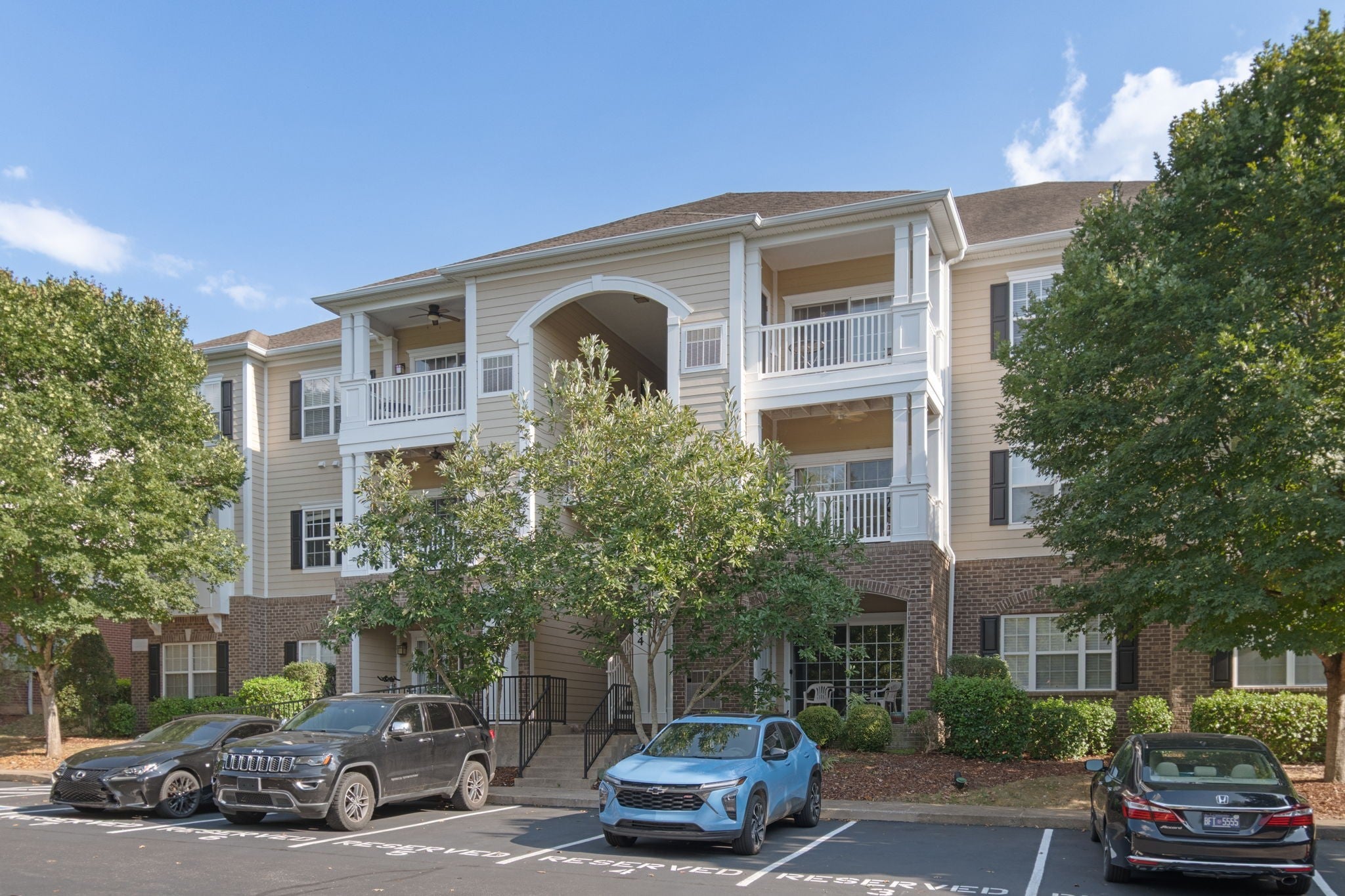 4844 Bevendean Dr 13 — photo