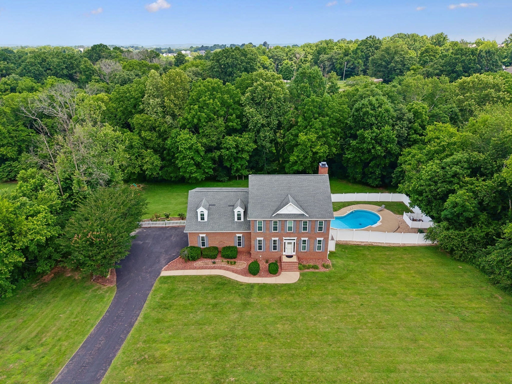 1404 Brook Dr — photo