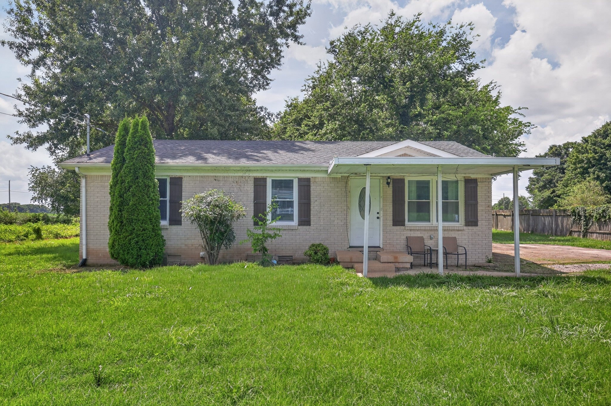 102 Lakeside Dr — photo