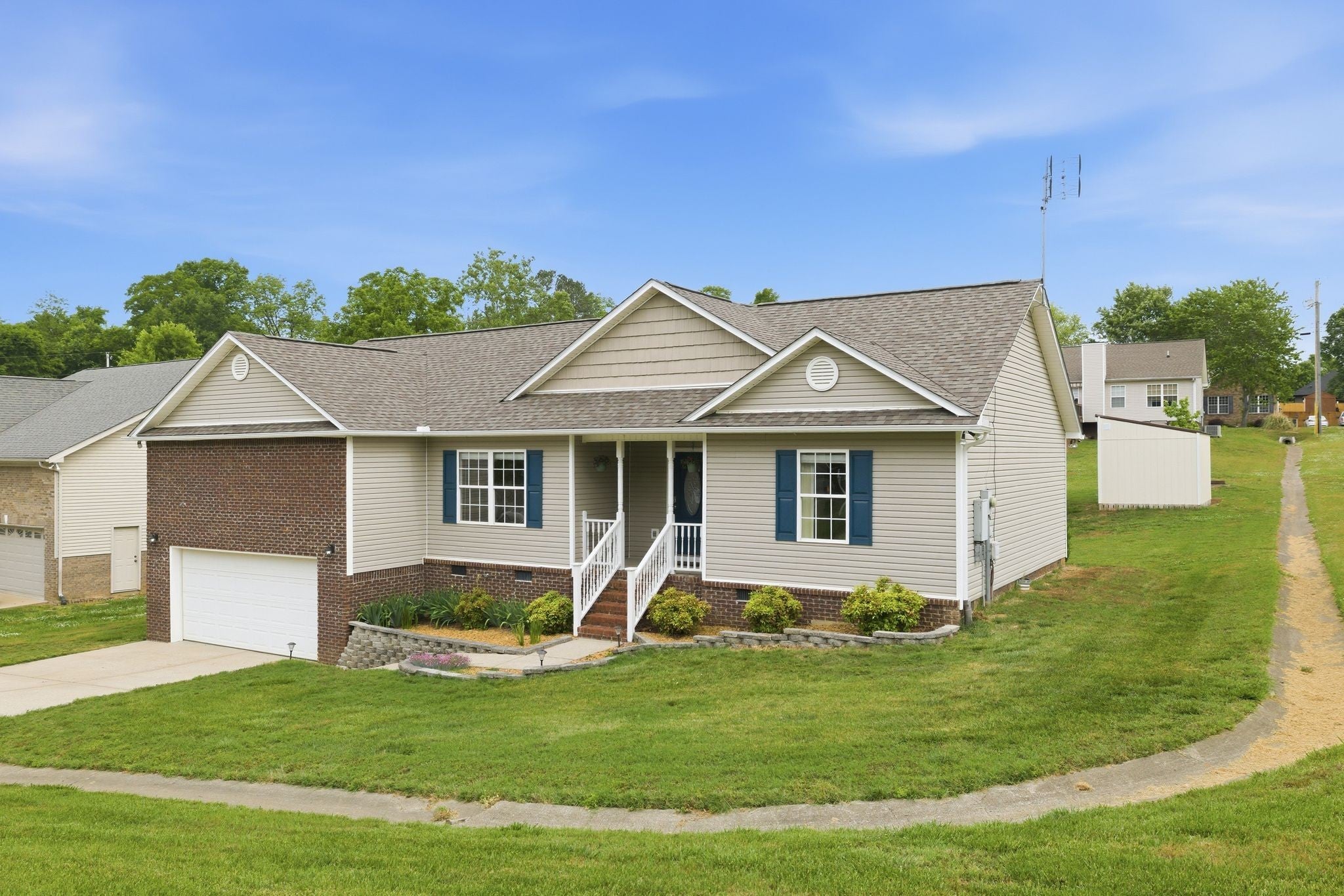 218 Shady Dr — photo