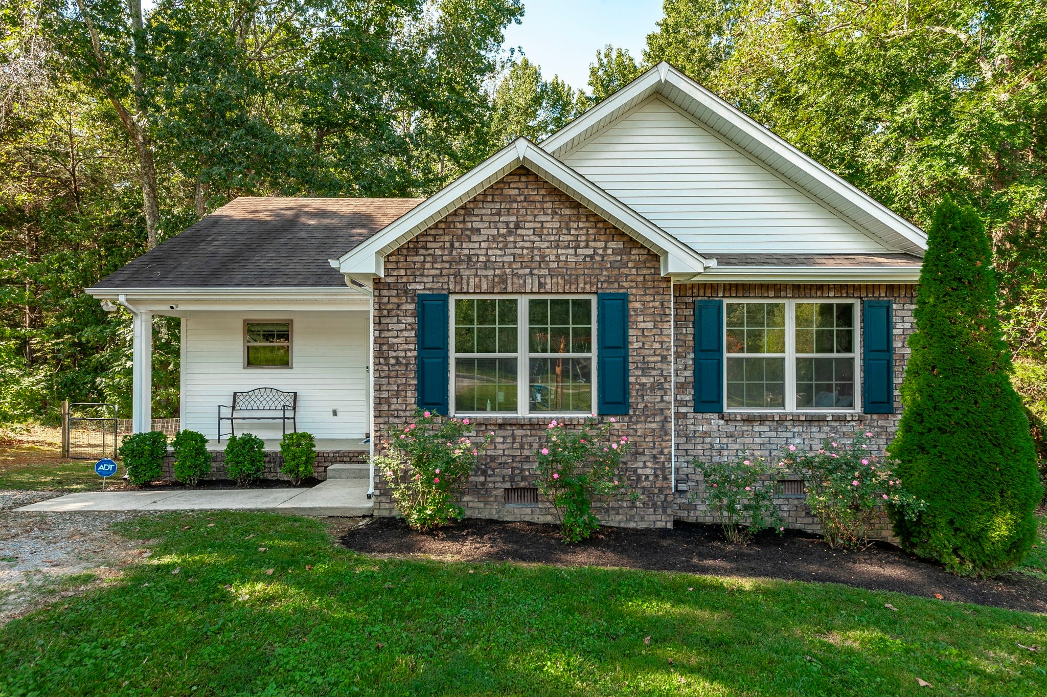 1028 Chris Dr — photo