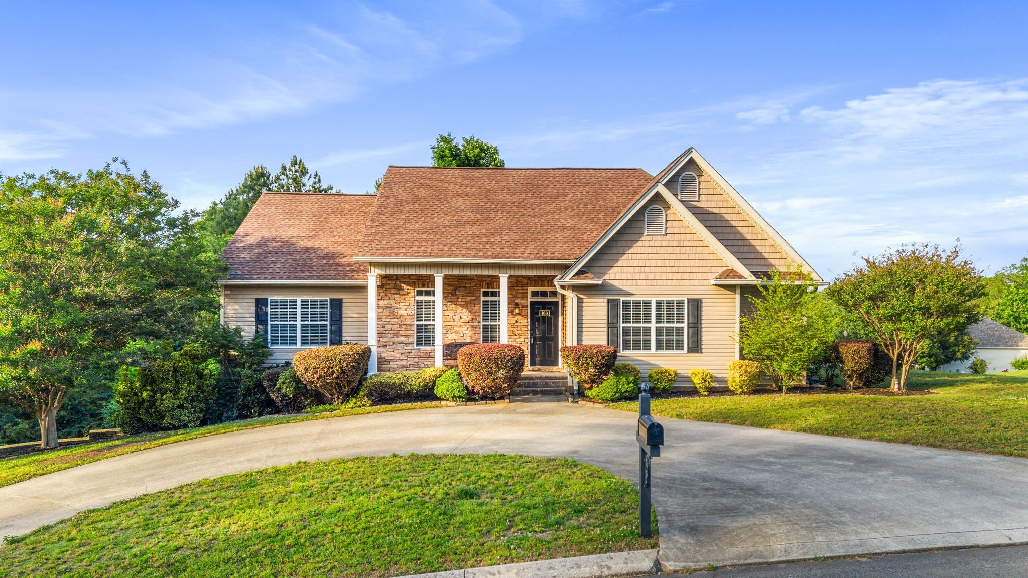 100 Brook Hollow Dr SE — photo