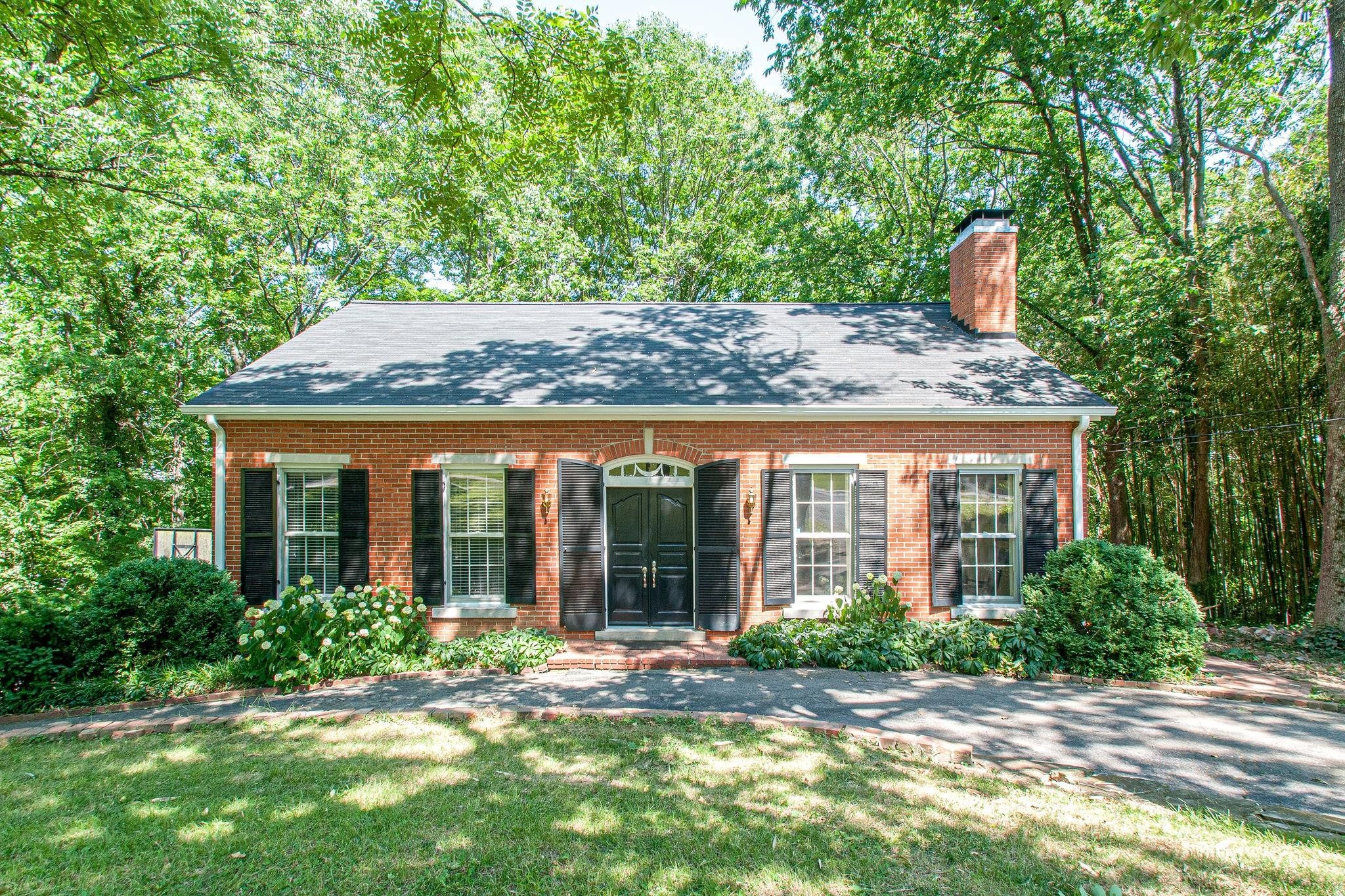 916 Rodney Dr — photo