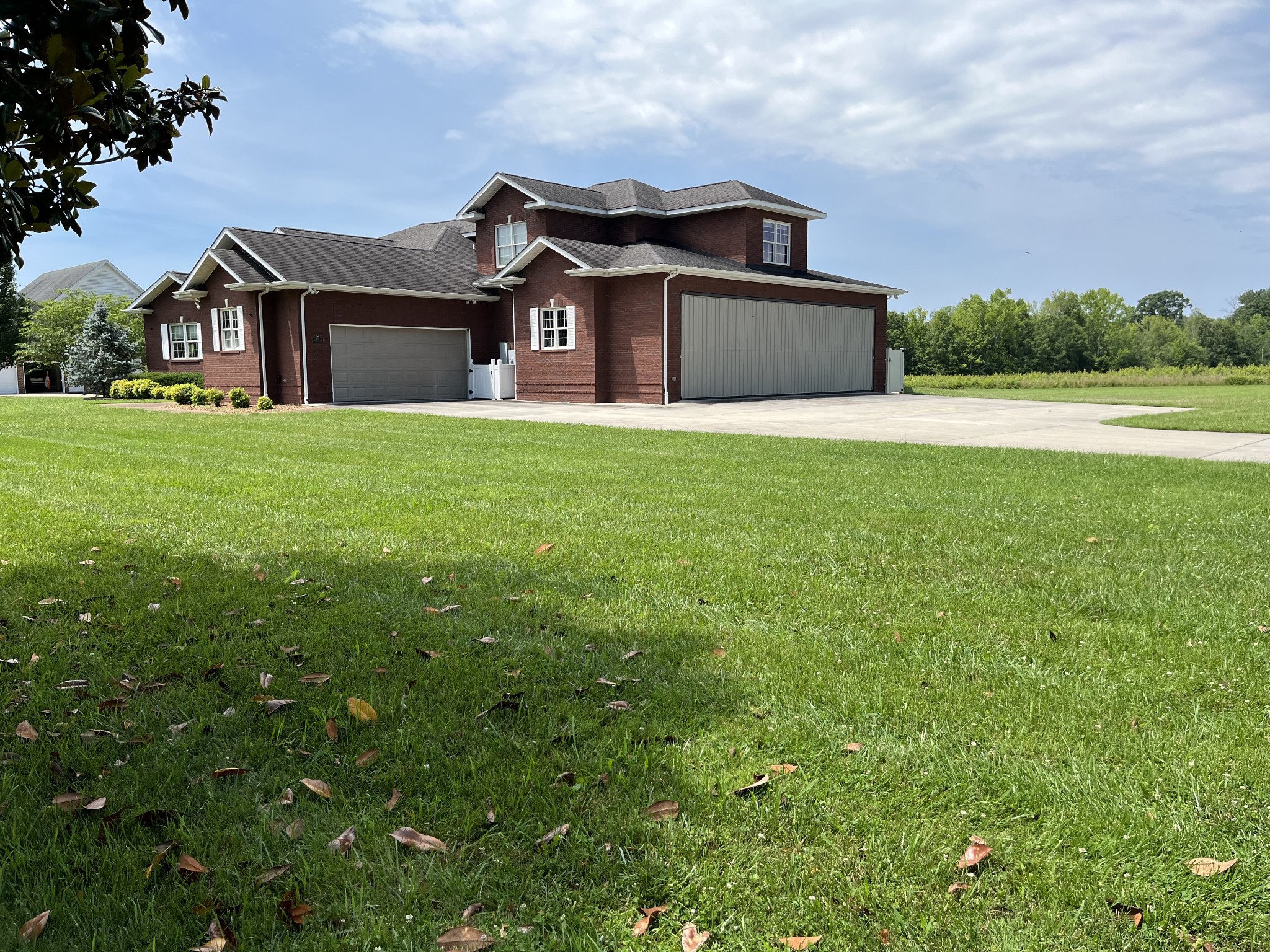 109 Chandelle Dr — photo