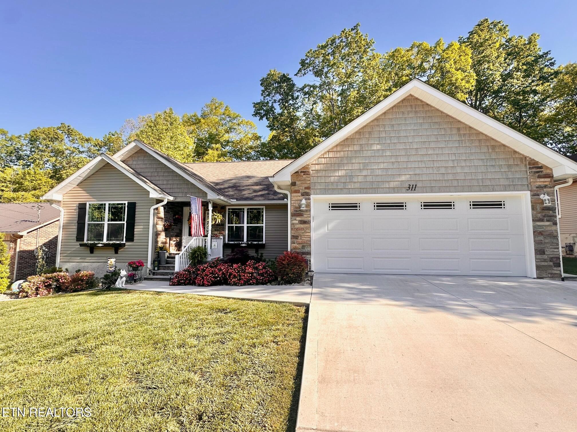 311 Lakeview Drive — photo