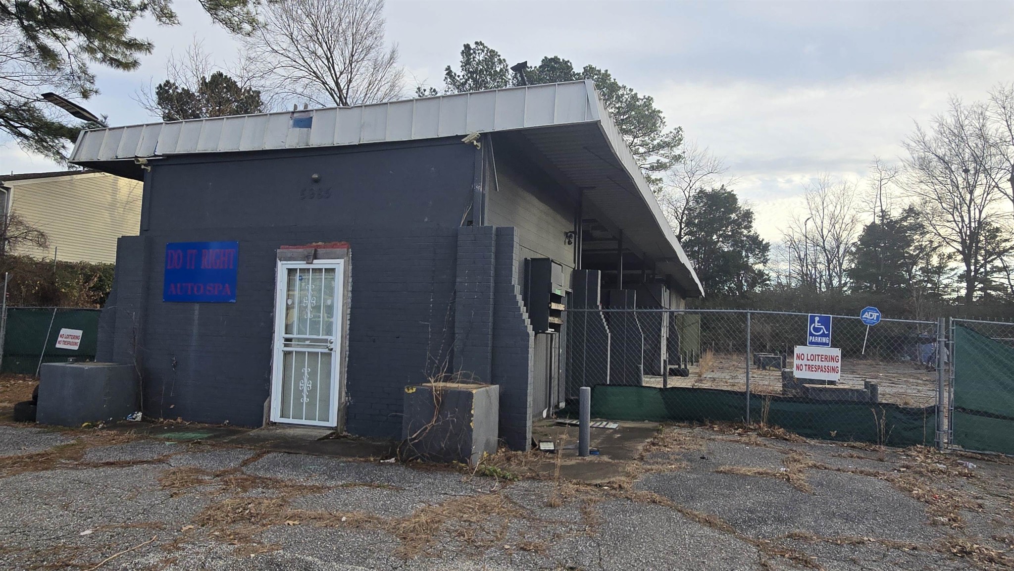 5985 Knight Arnold Rd, Memphis, TN 38115
