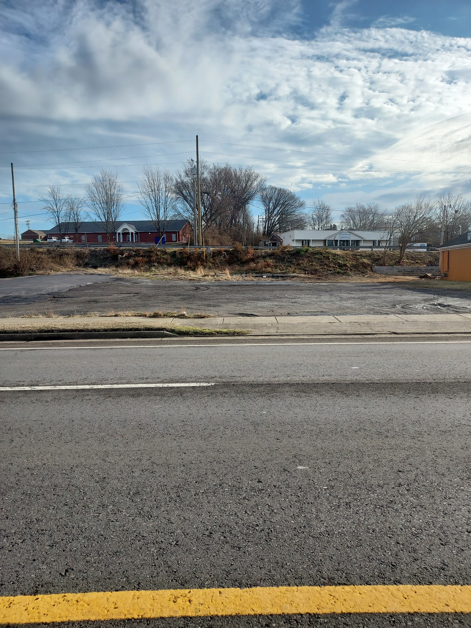 900B Memorial Blvd — photo