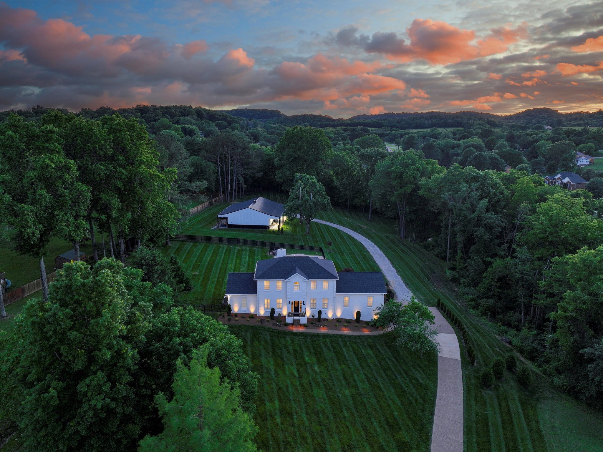 2207 Oakwood Ct — photo