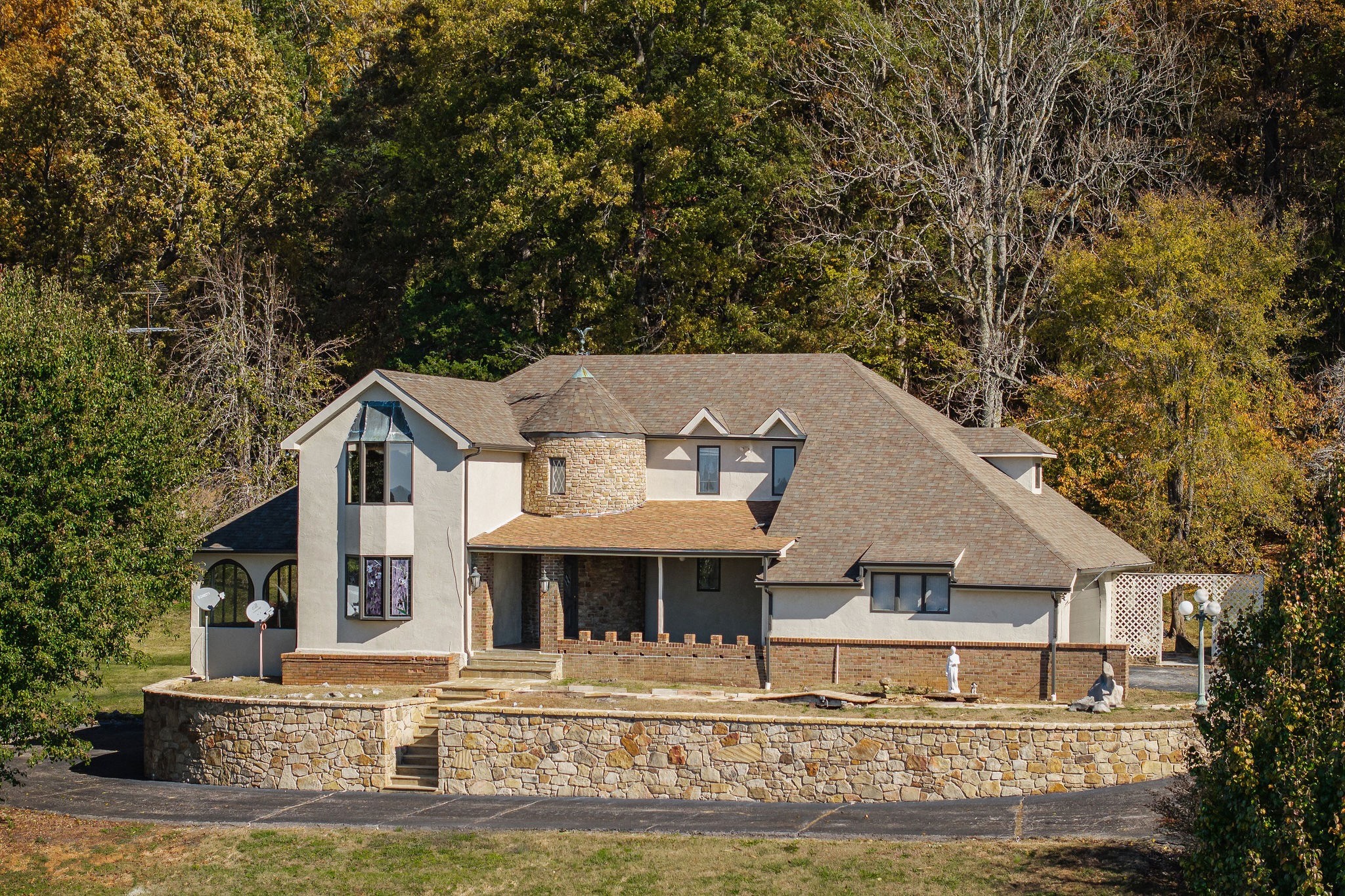 3300 Roberts Matthews Hwy — photo