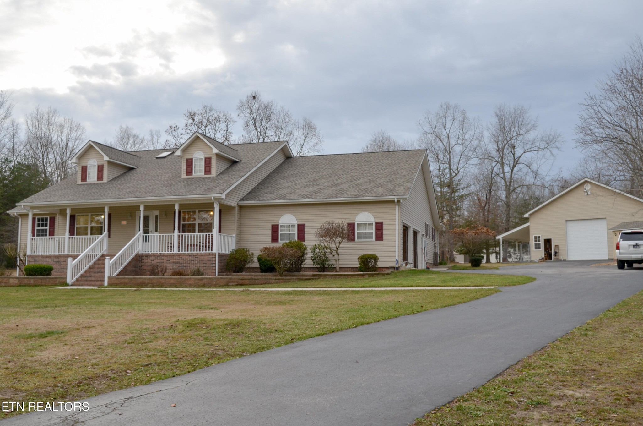 170 Pin Oak Lane — photo