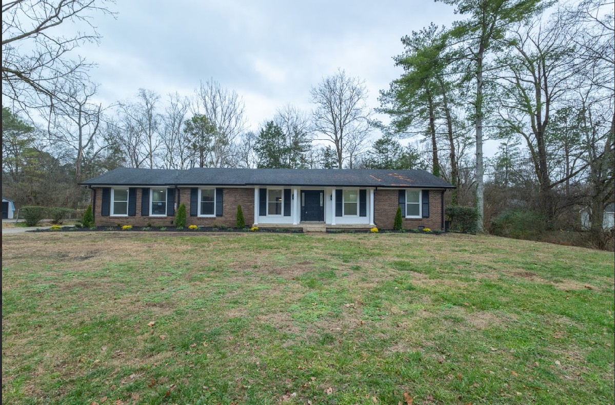 1109 Howell Dr — photo