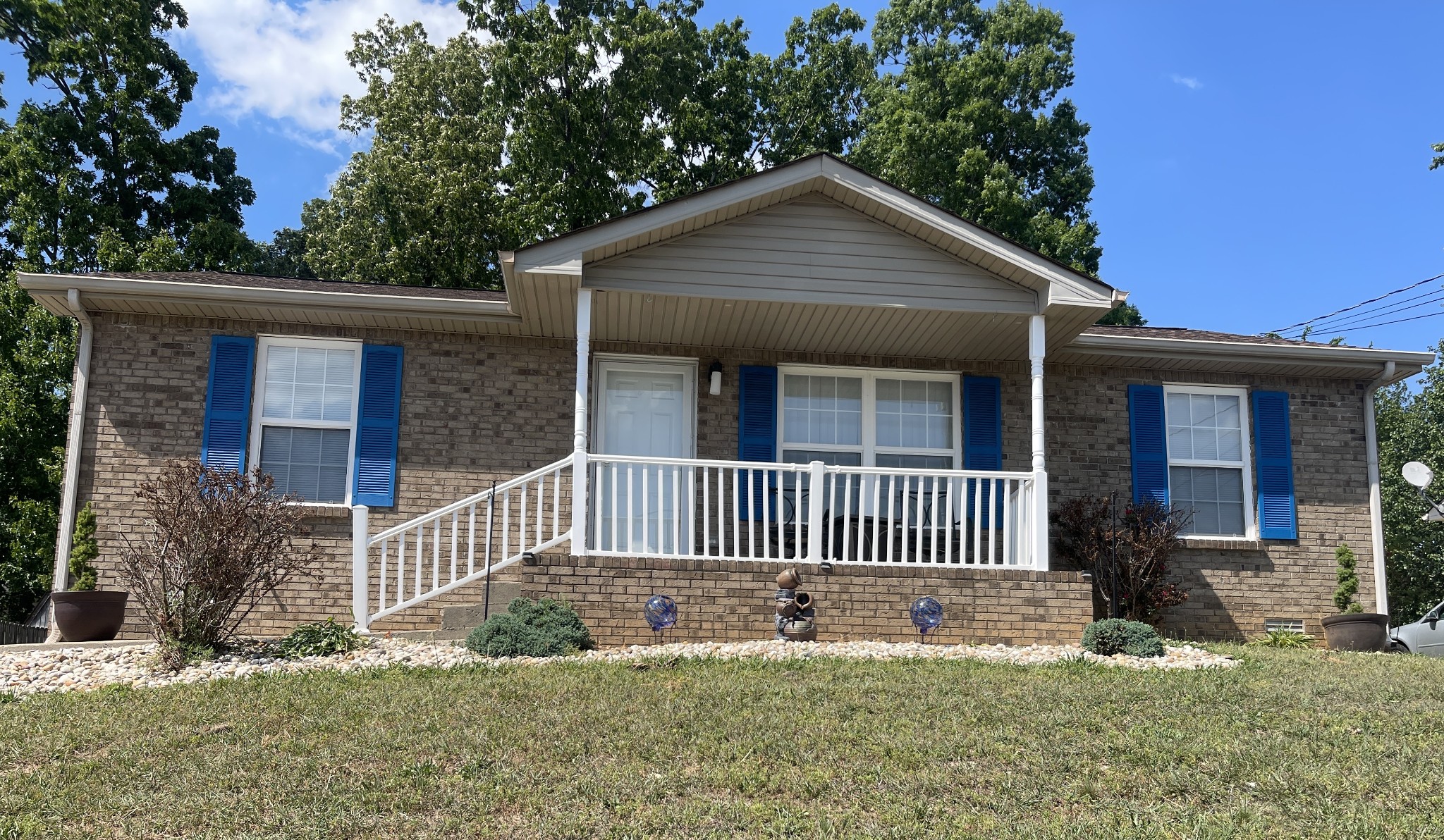 345 Donna Dr — photo