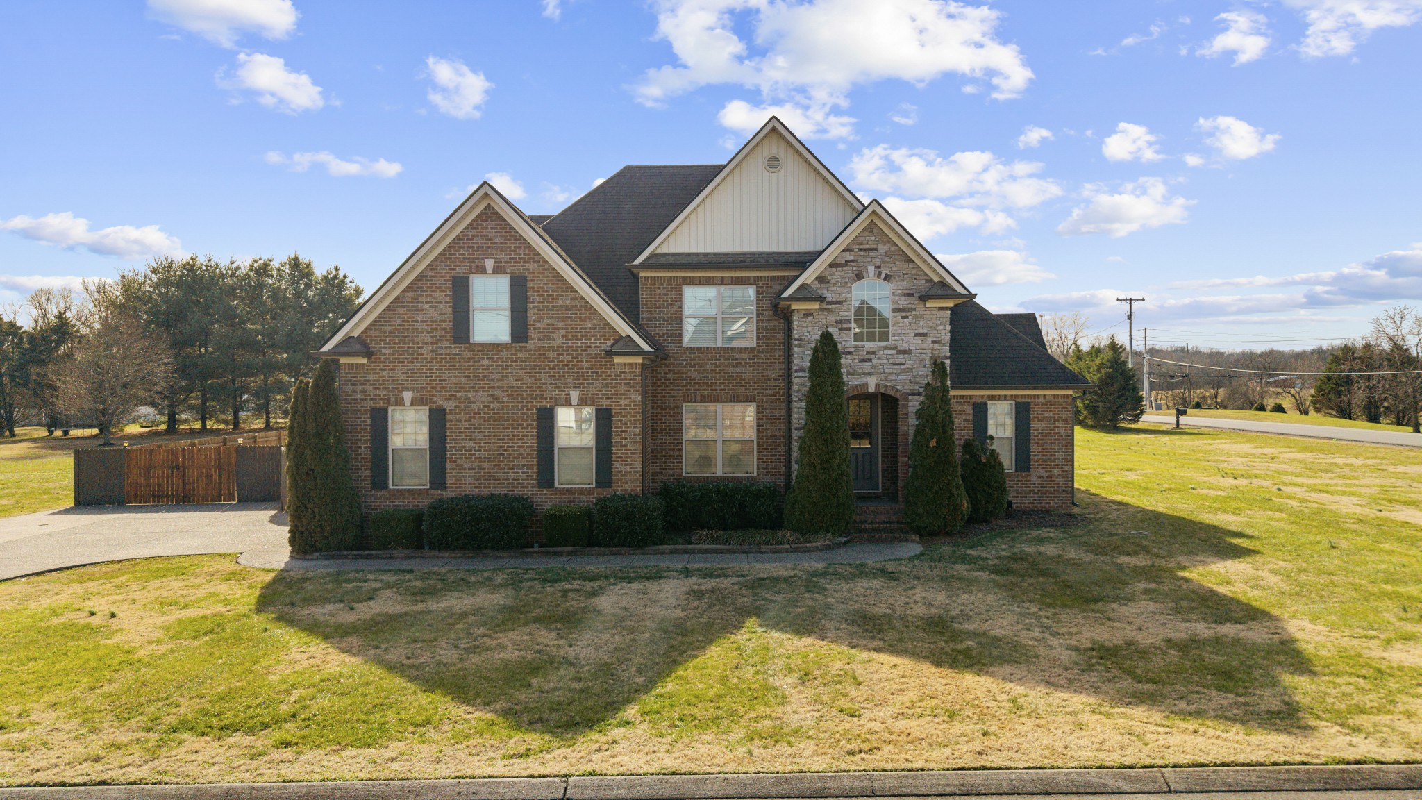 1000 Clay Pl — photo