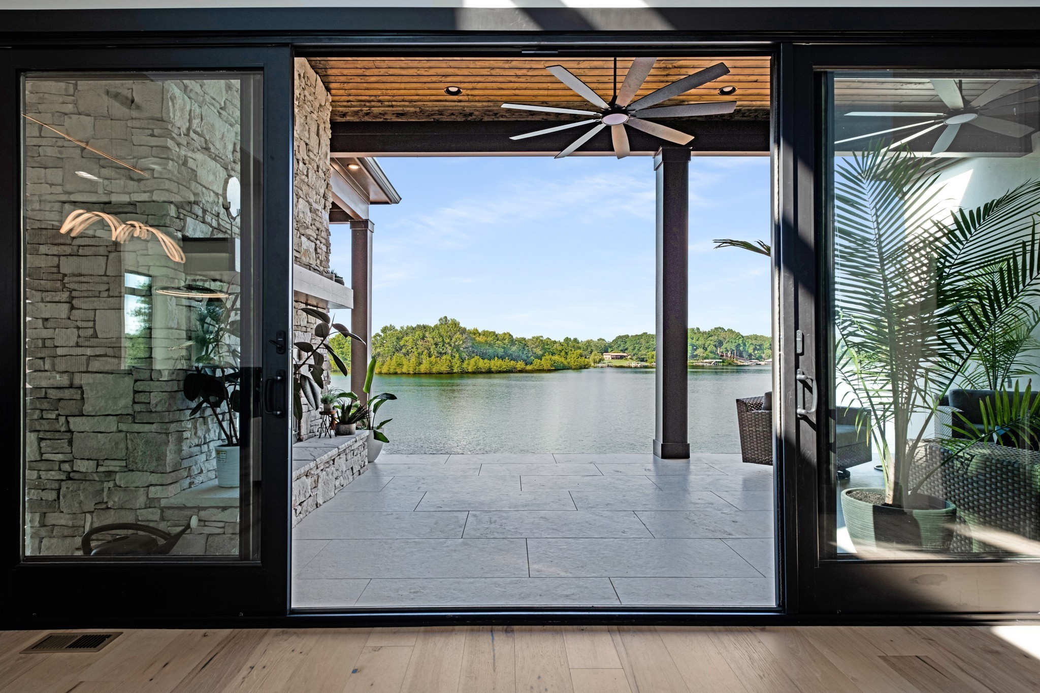 613 Waters Edge Dr — photo