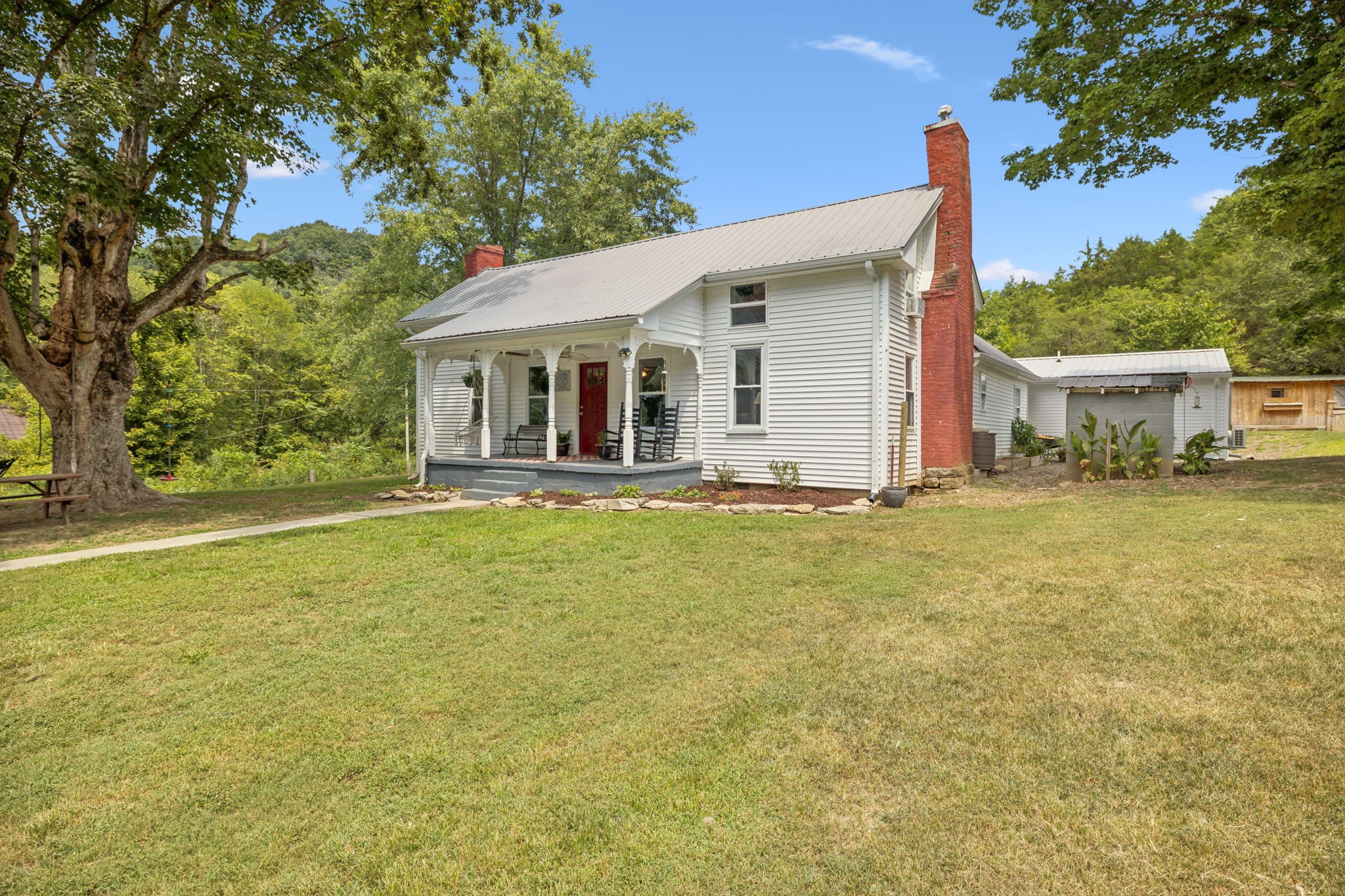 860 Golden Hollow Rd — photo