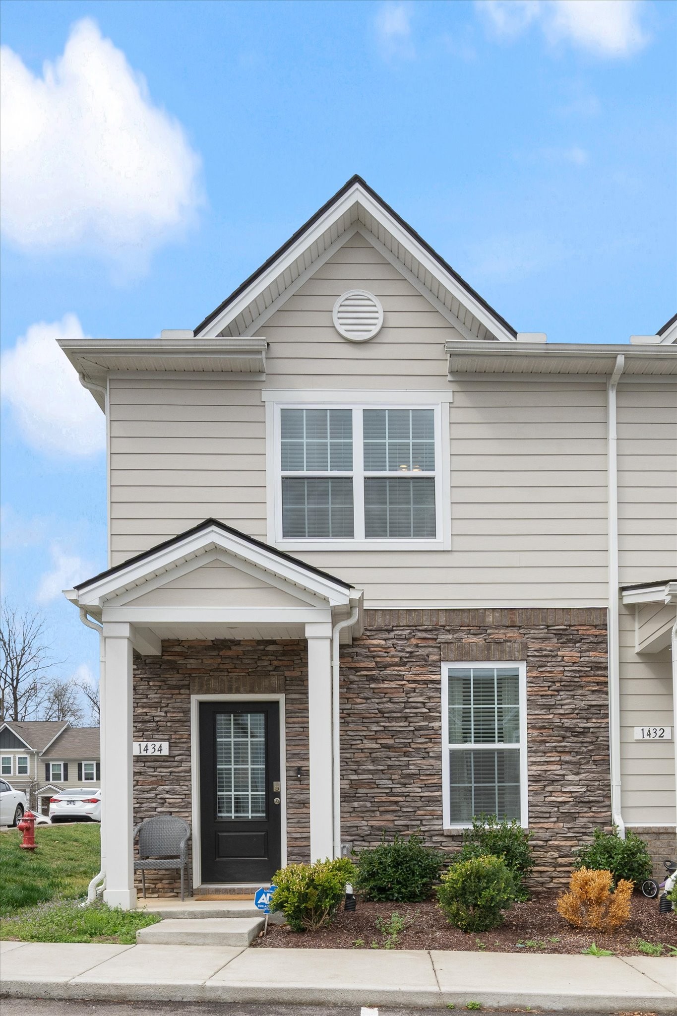 1434 Walker Way — photo