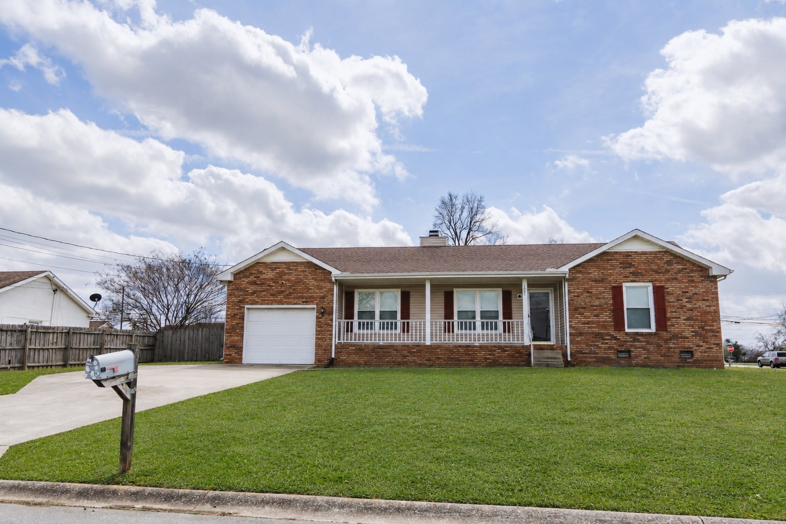 1000 Monica Dr — photo