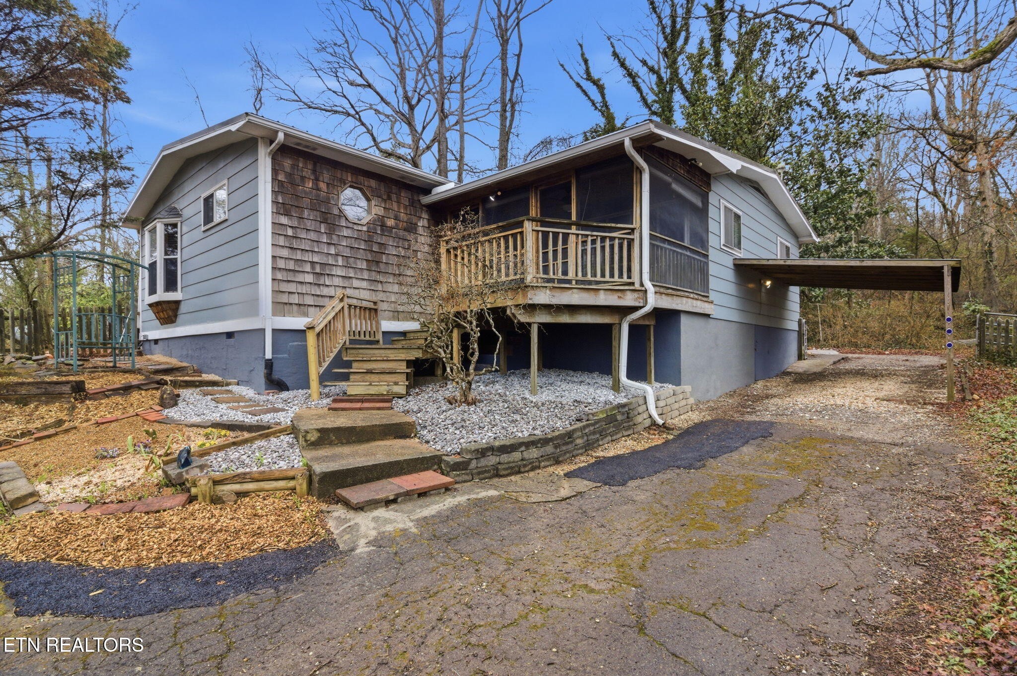 353 E Wolf Valley Road, Heiskell, TN 37754
