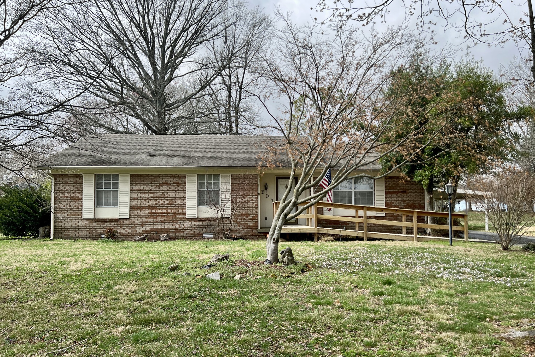 207 Spence Ln — photo