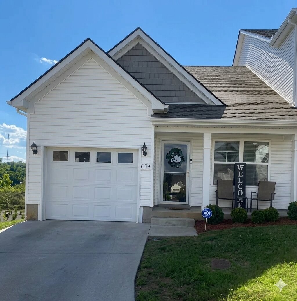 634 Hamilton Crossings — photo