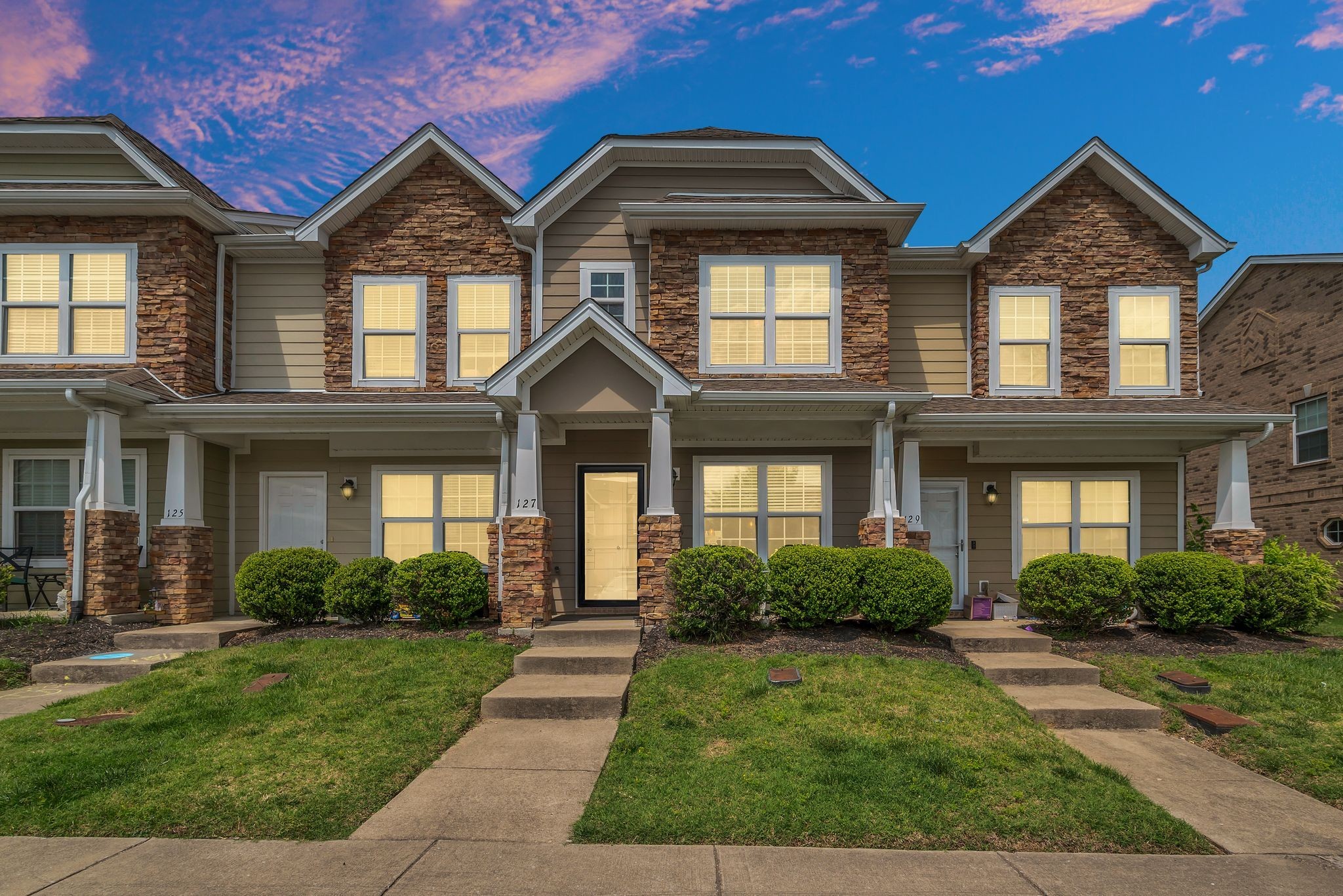 127 Cobblestone Place Dr — photo