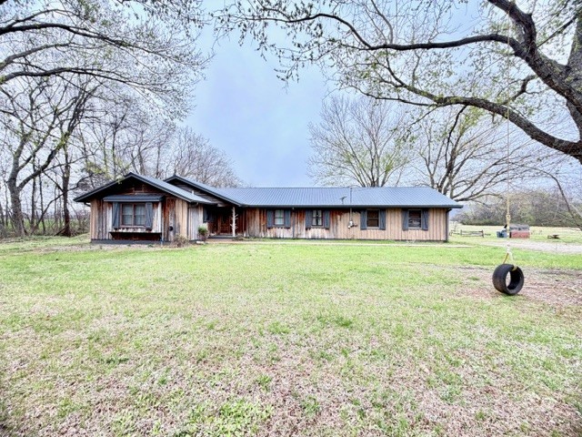2575 Spur Road, Decherd, TN 37324