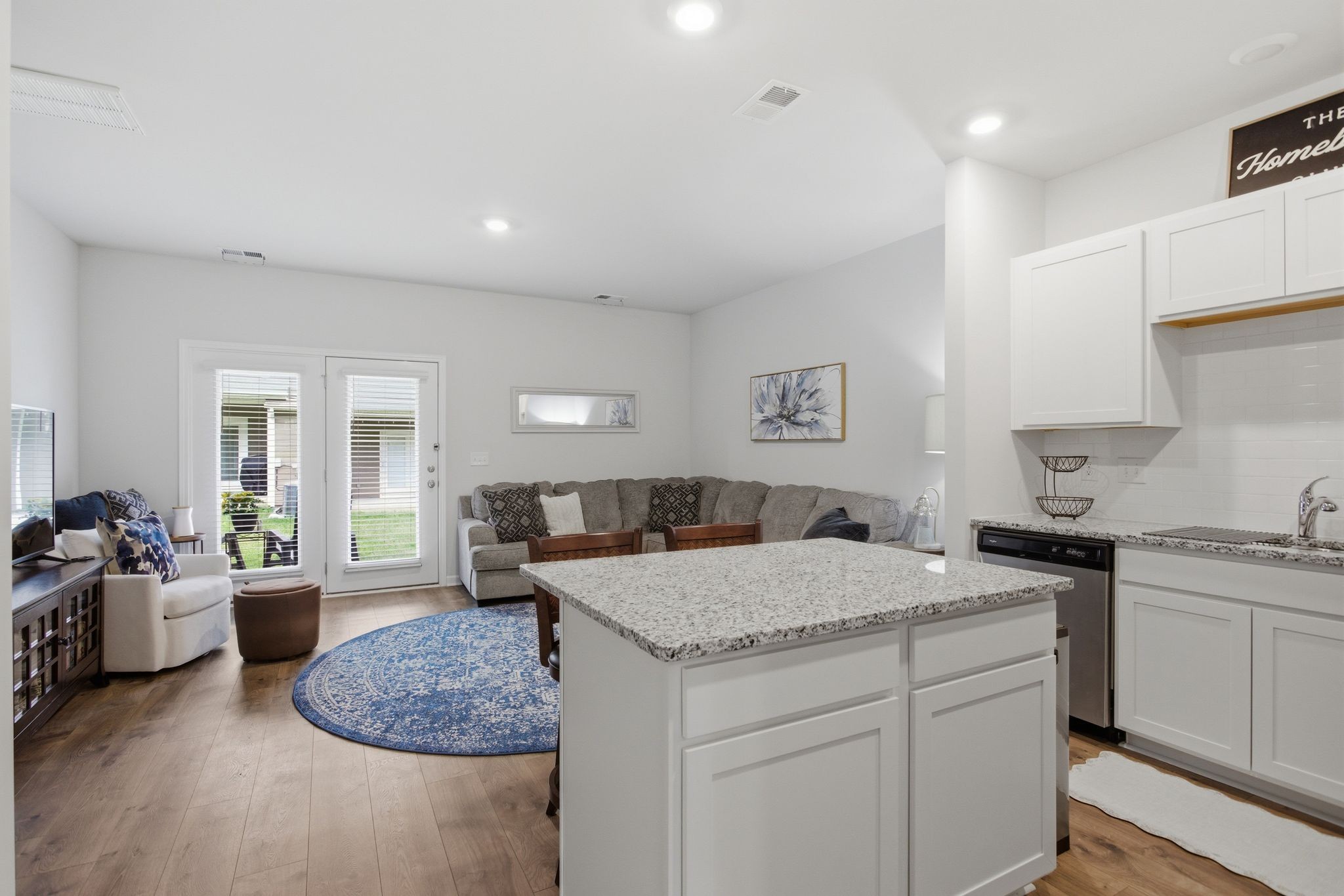 806 Dallas Dr — photo