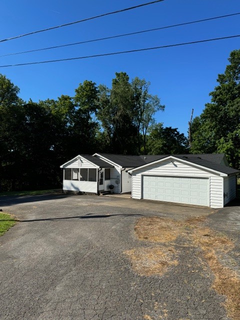 298 Tobacco Rd — photo