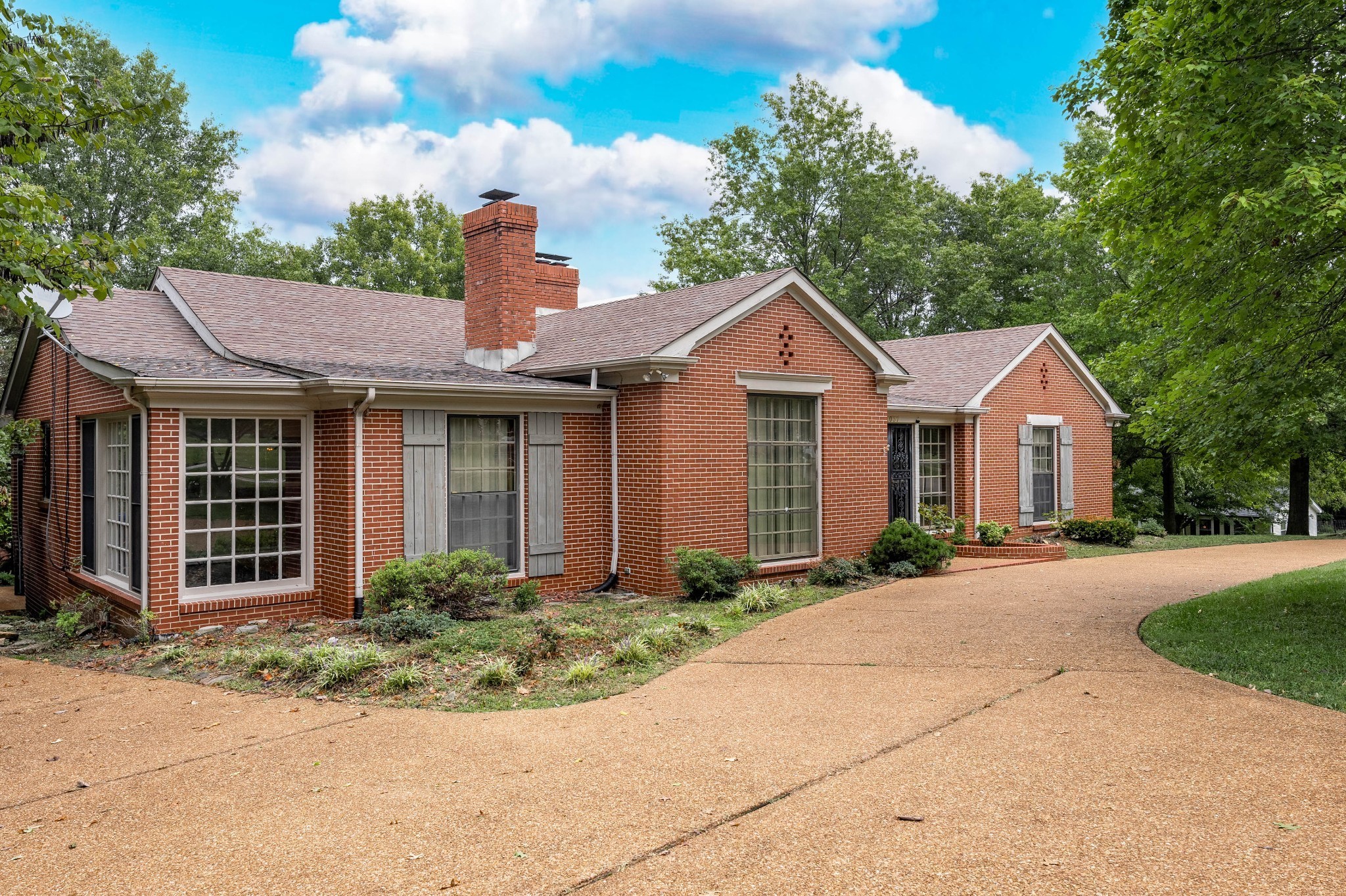 1037 Rolling Fields Cir — photo