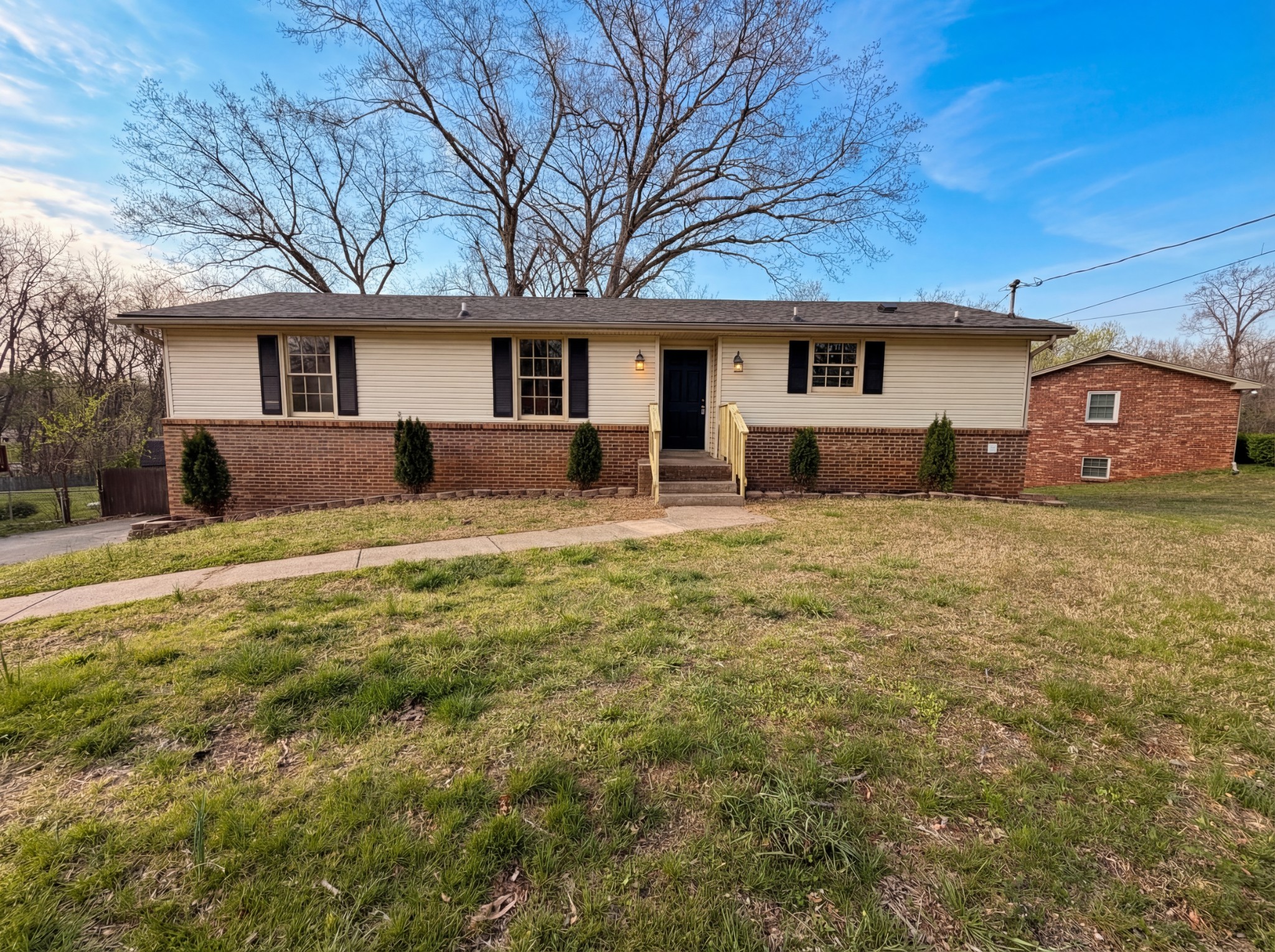 435 Victory Rd — photo