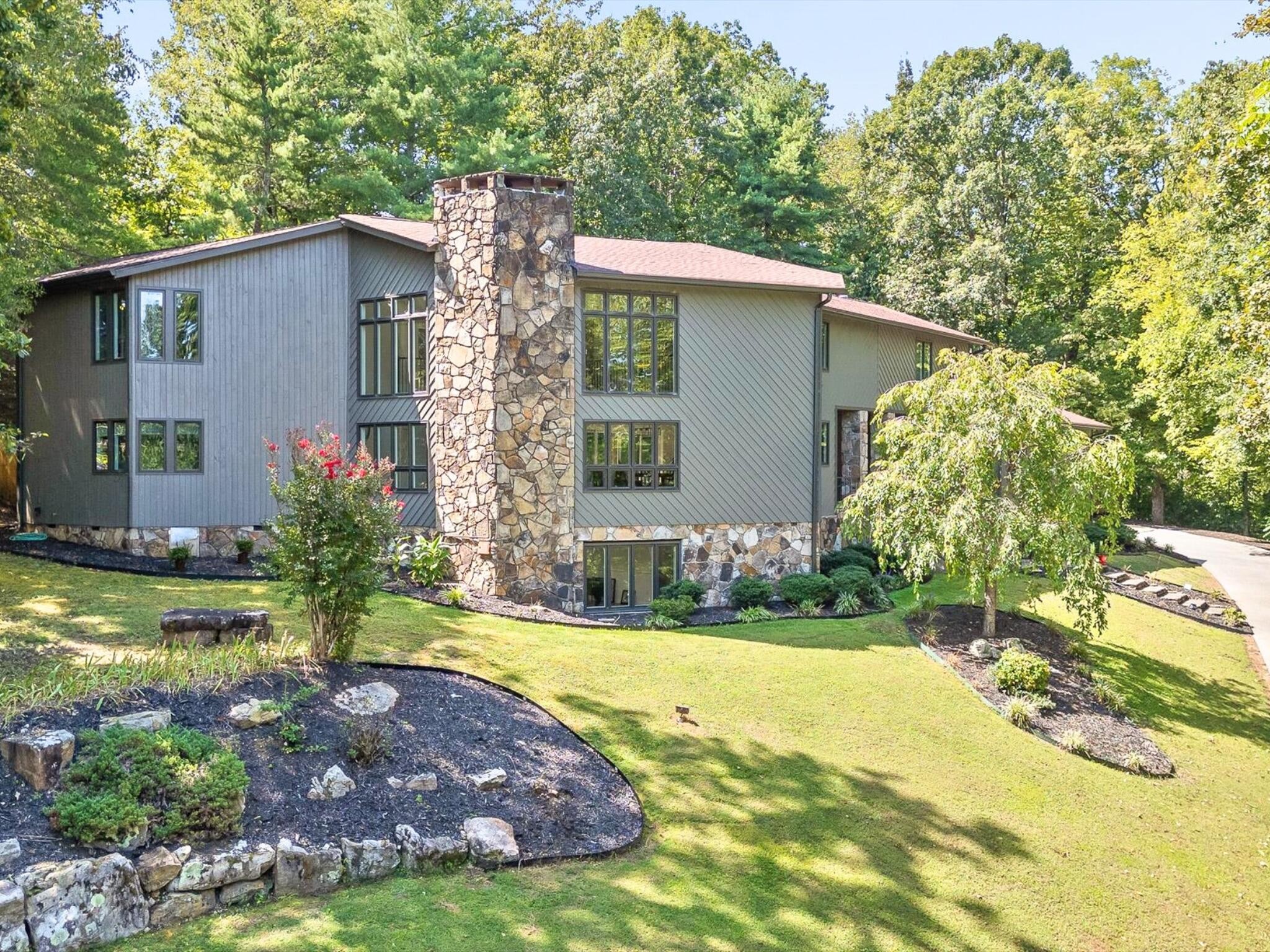 1108 W River Hills Drive — photo