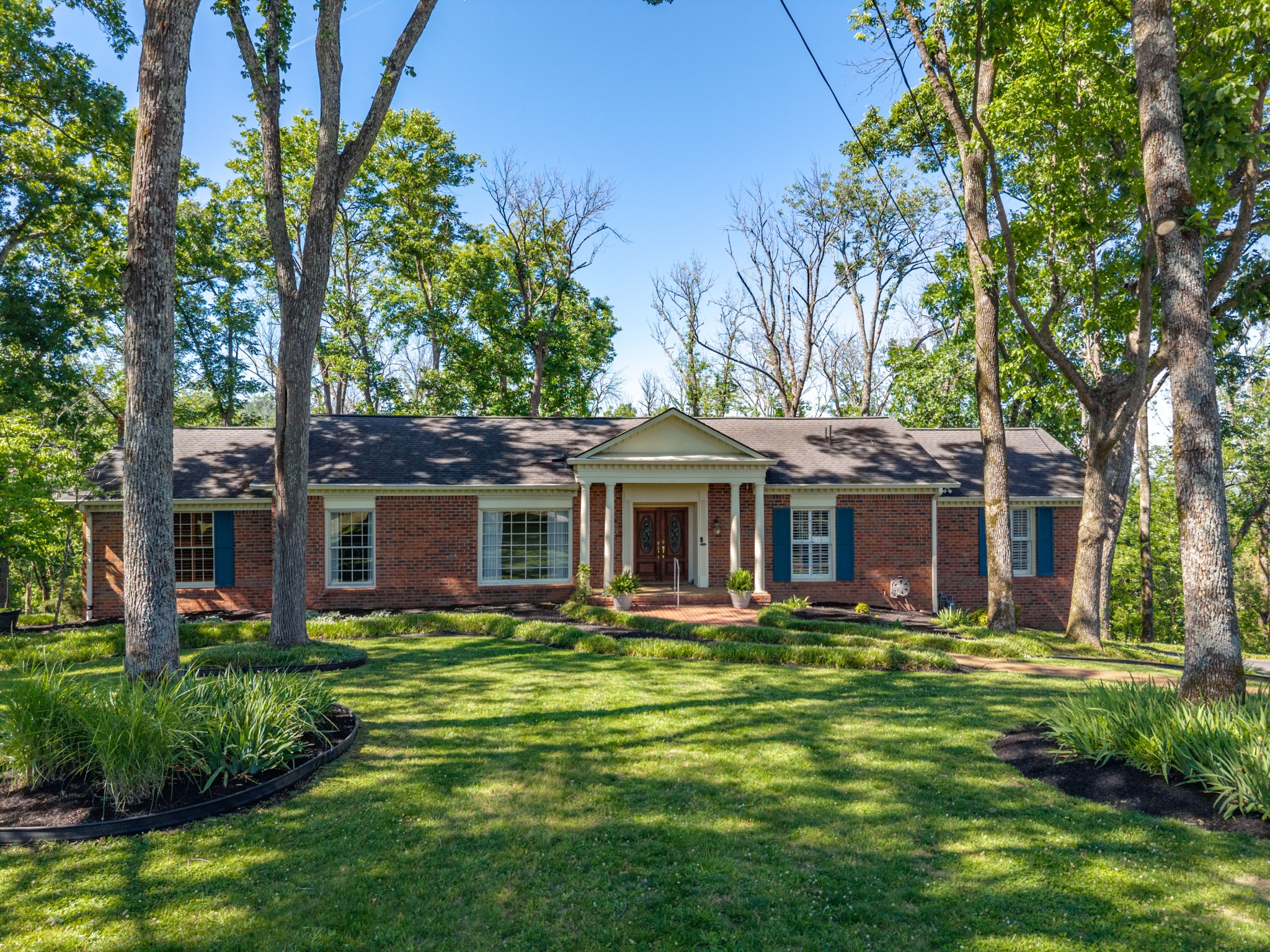 877 Hillhaven Ct — photo
