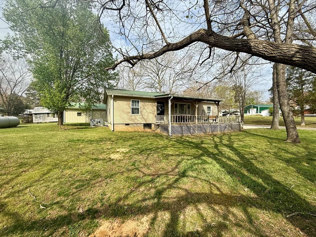 180 Center Dr — photo