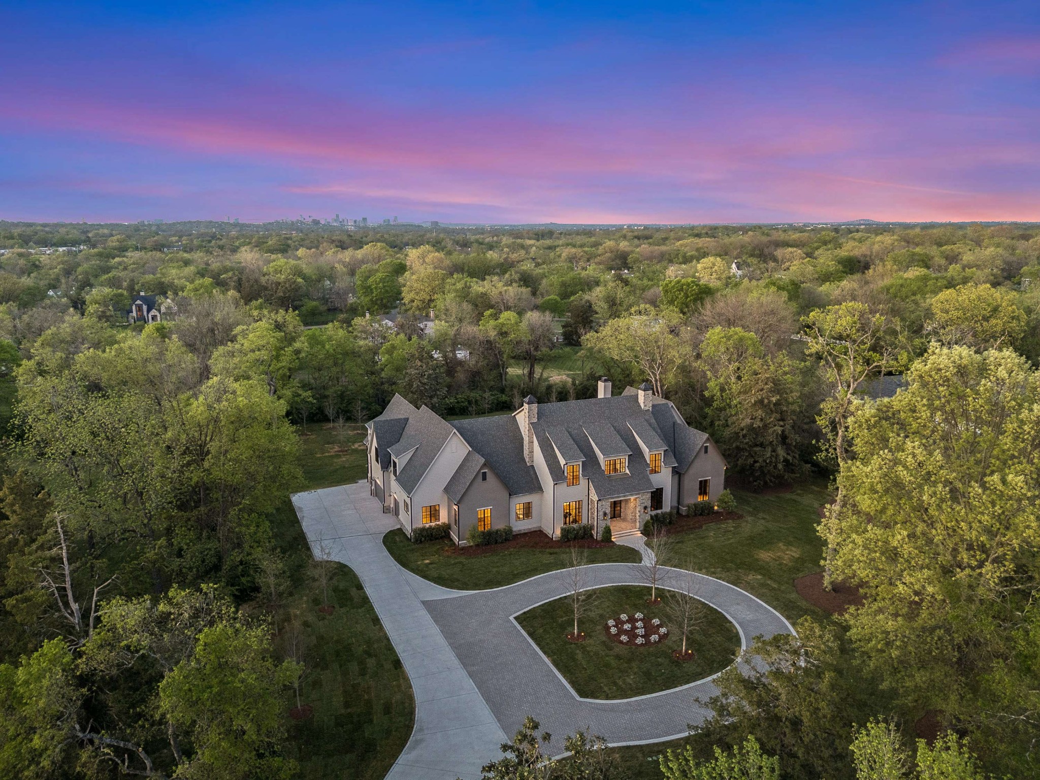 1114 Tyne Blvd — photo