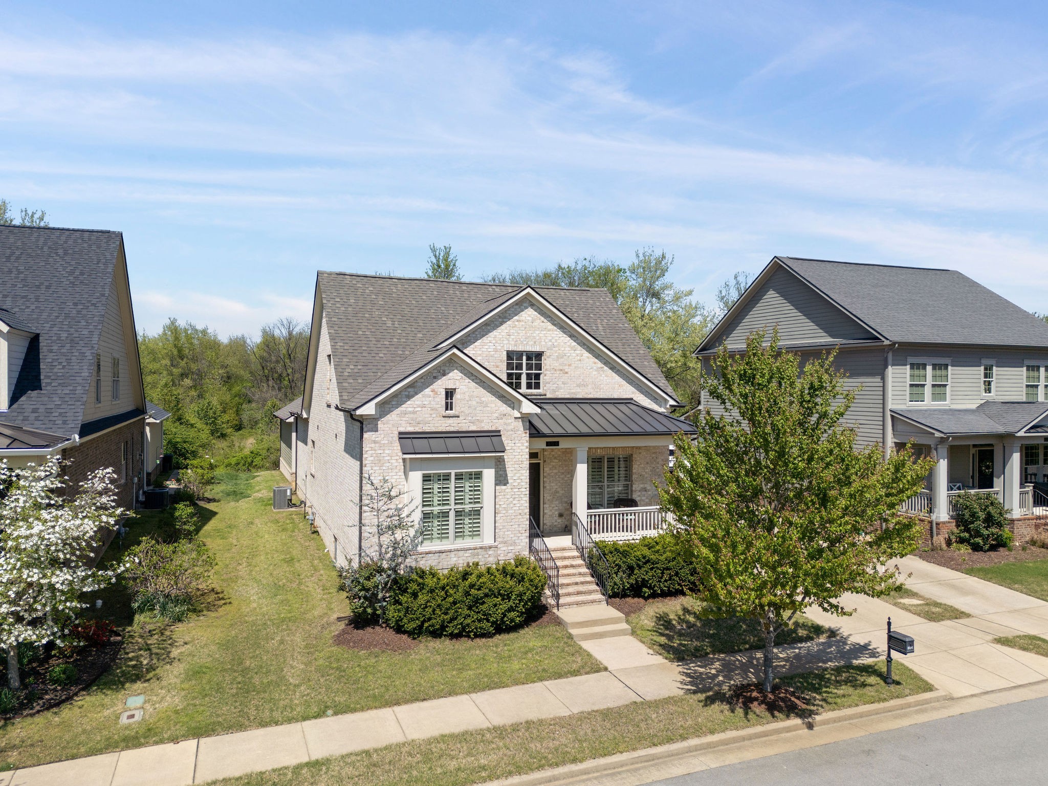 804 Charming Ct — photo