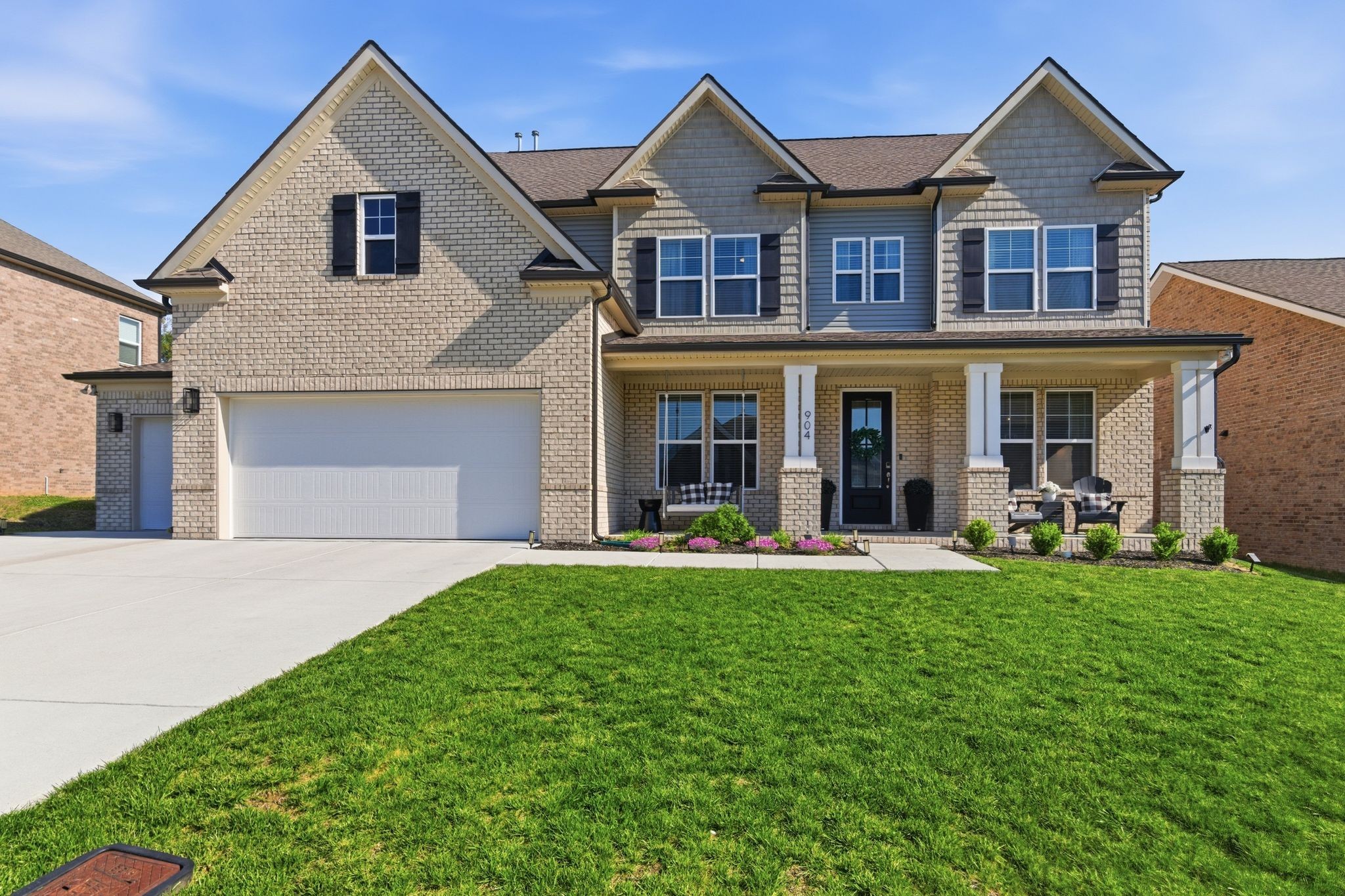 904 Carnation Dr — photo